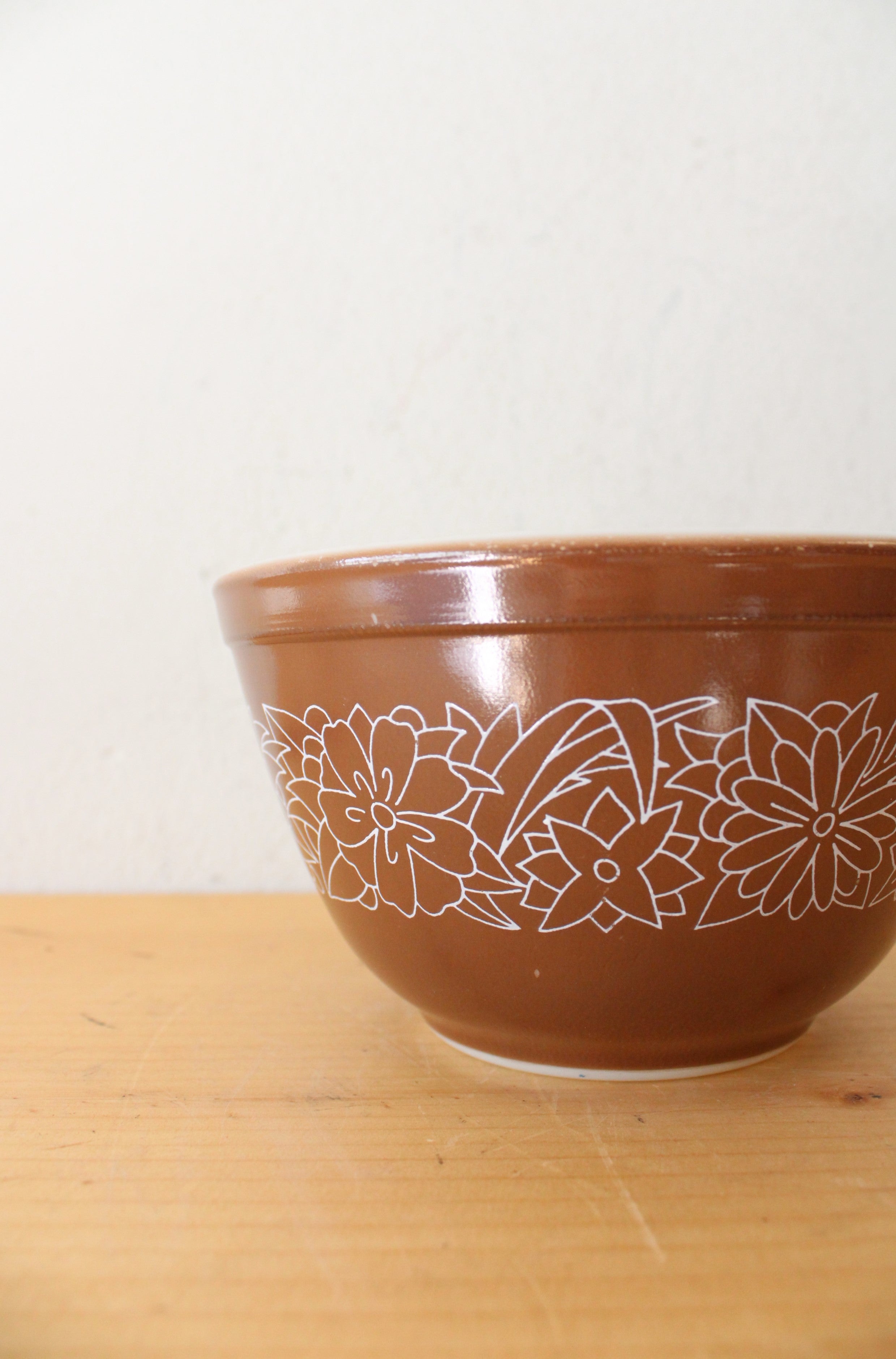 Pyrex 401 Vintage Brown Woodland 750 mL Small Bowl