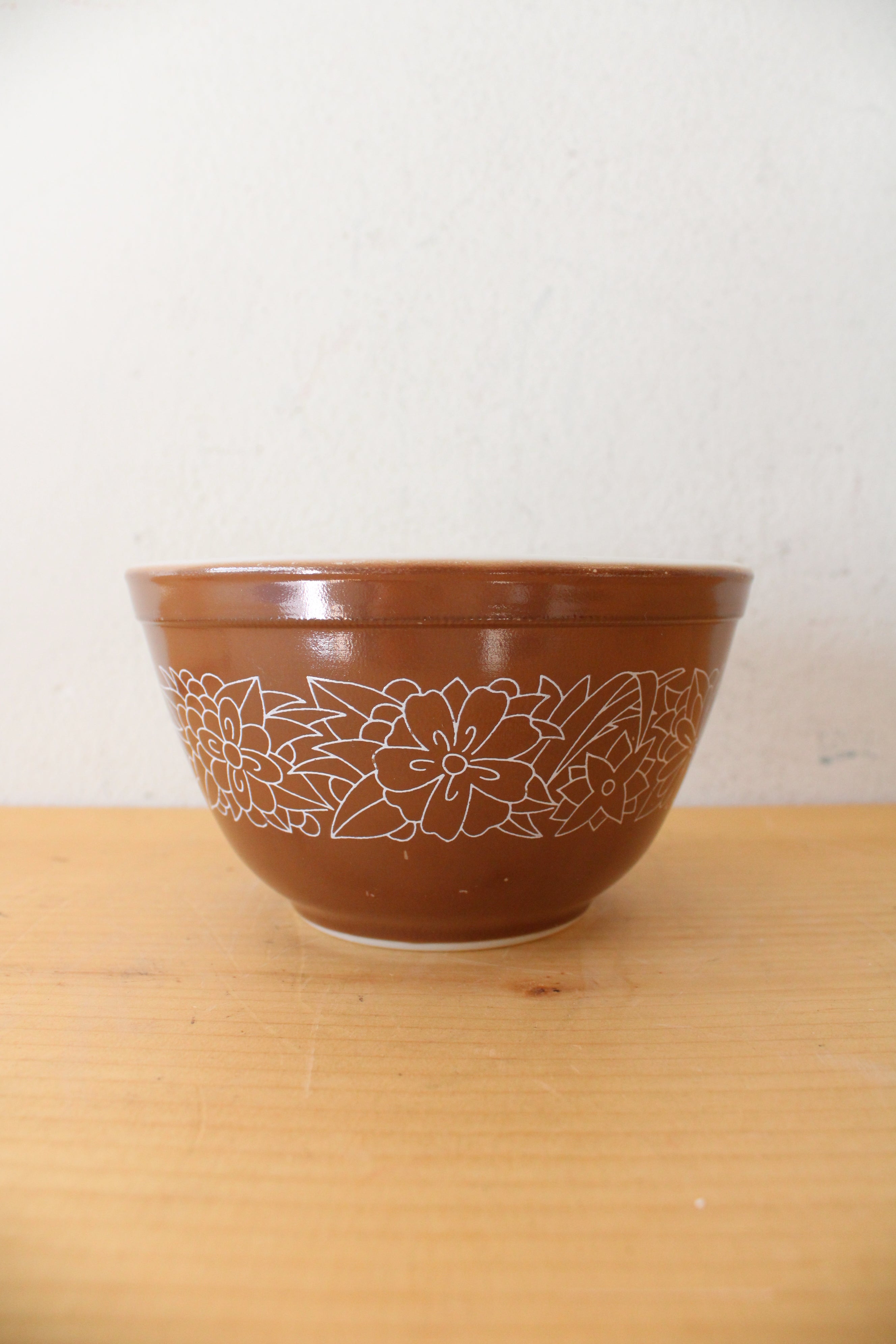 Pyrex 401 Vintage Brown Woodland 750 mL Small Bowl