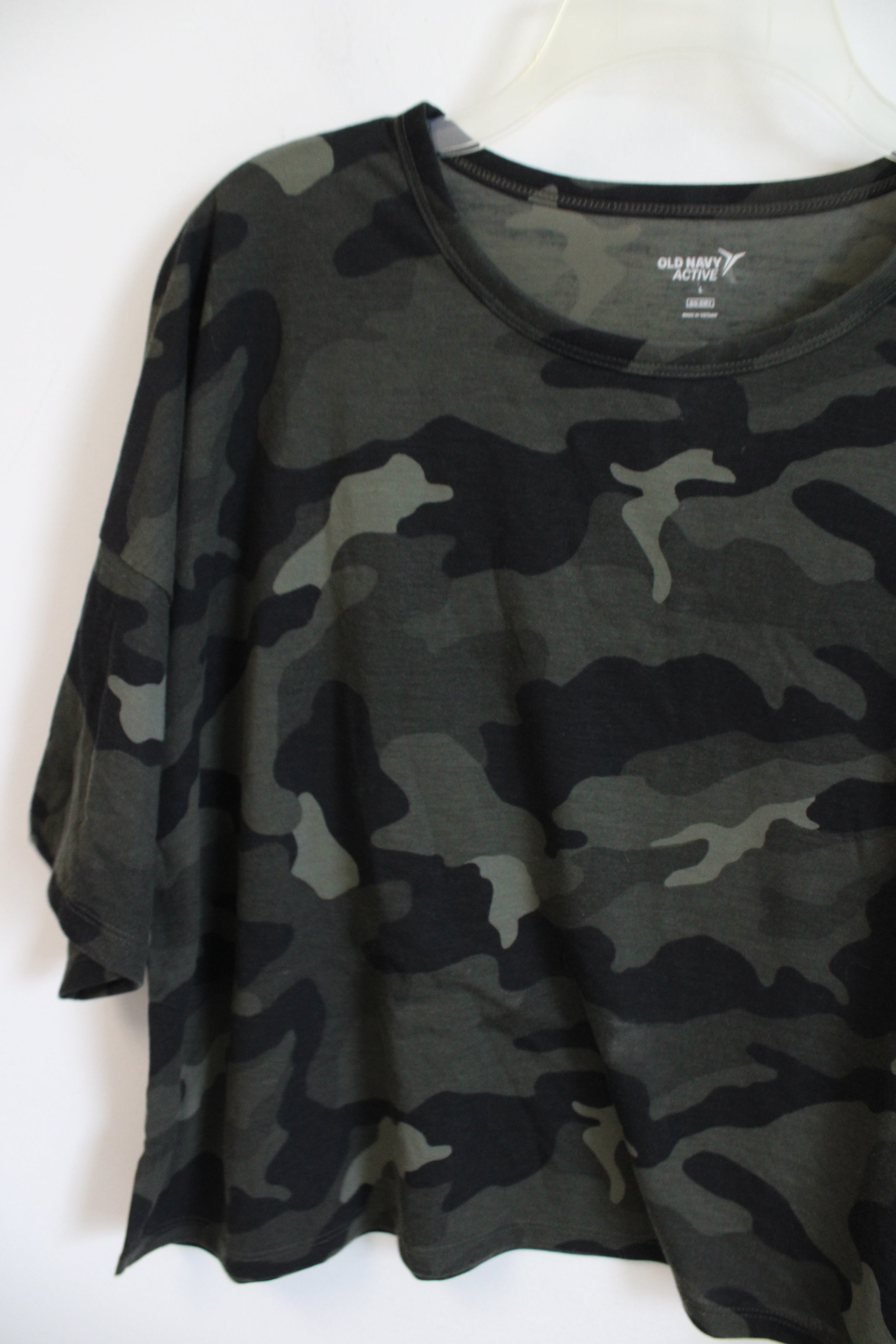 Old Navy Active Green Camo Crop Tee | L