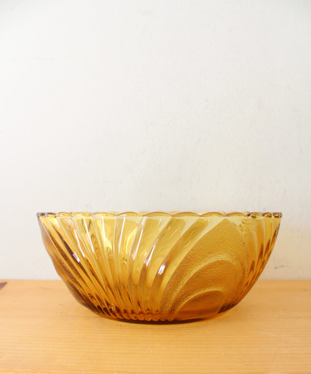 Amber Arcoroc Swirl Scalloped Edge Serving Bowl