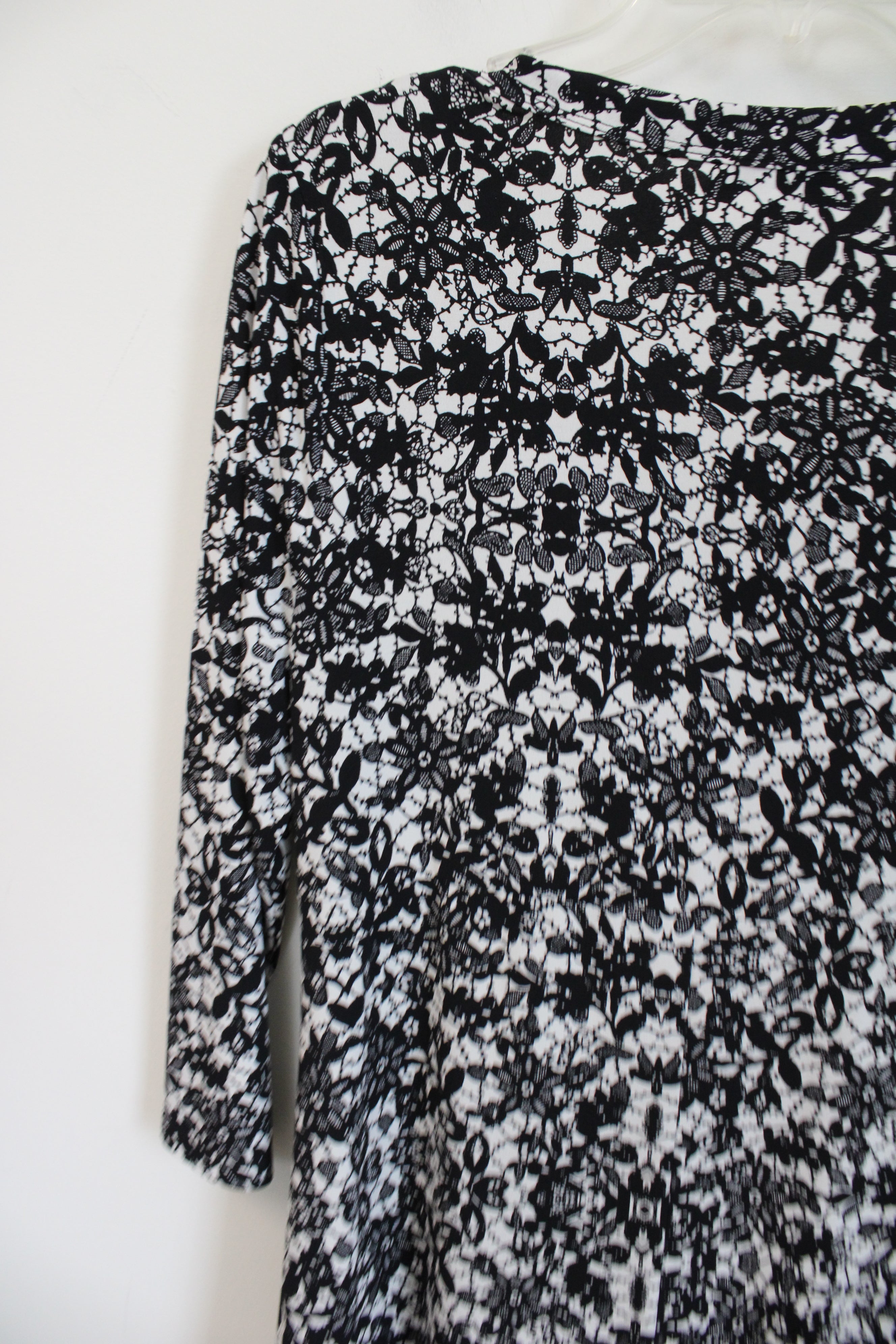 Chaus New York Black & White Patterned Flowy Top | M