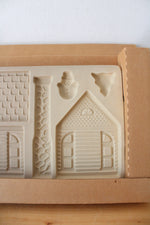 Pampered Chef Family Heritage Collection Stoneware Gingerbread House Kit