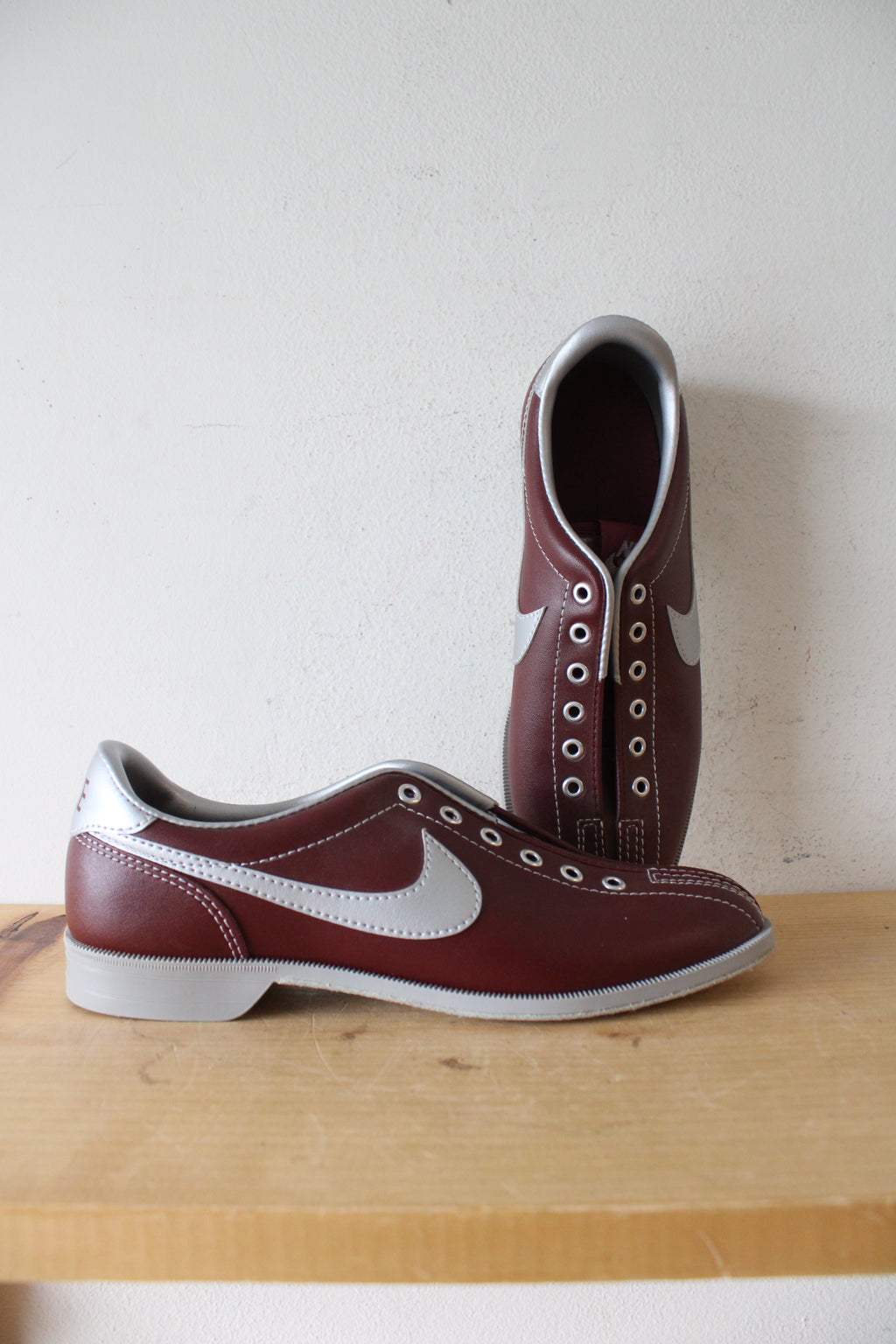 Vintage 1980s Nike Maroon Bowling Shoes | Size 7.5
