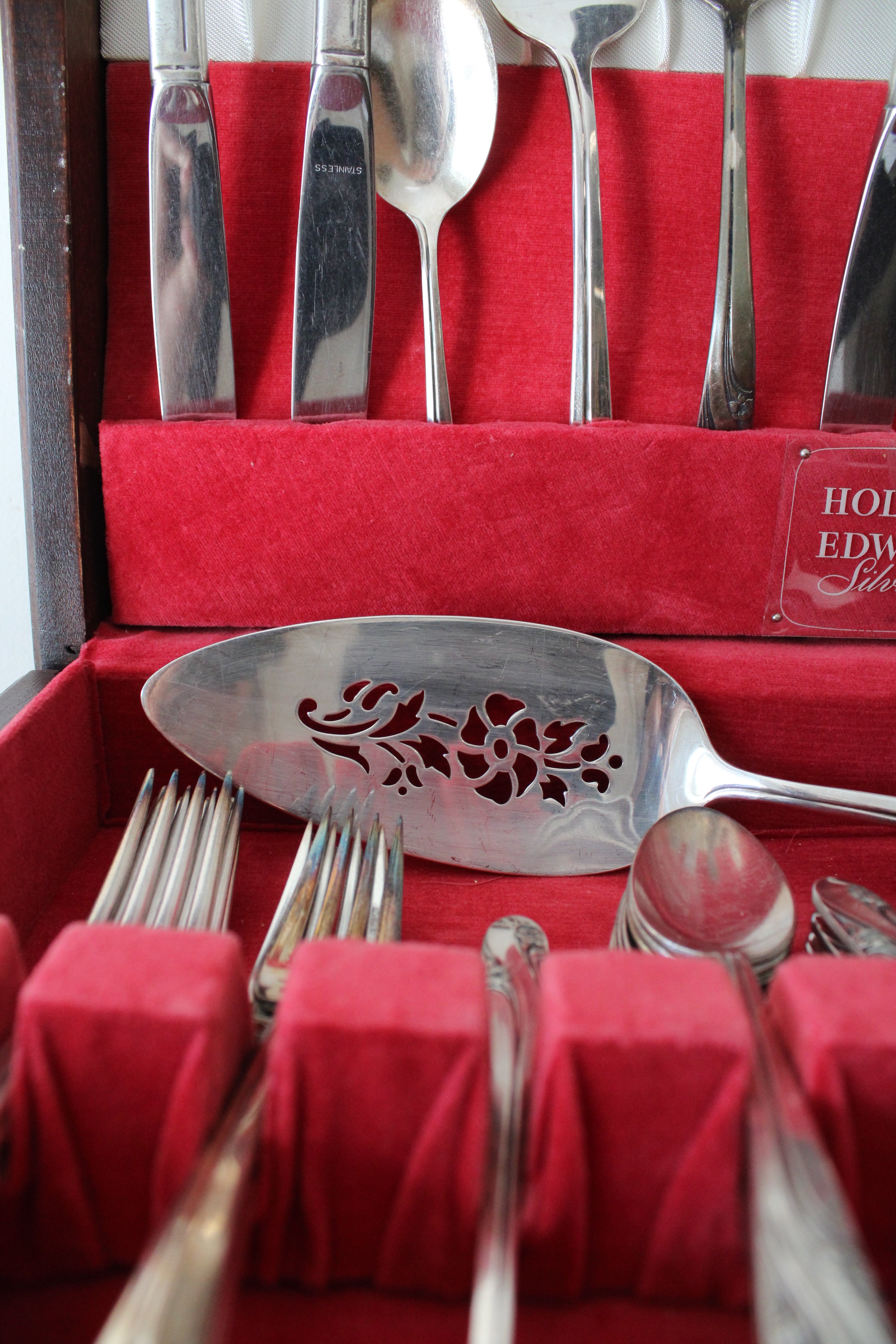 Holmes & Edwards Inlaid Silverplate 46 Piece Silverware Set