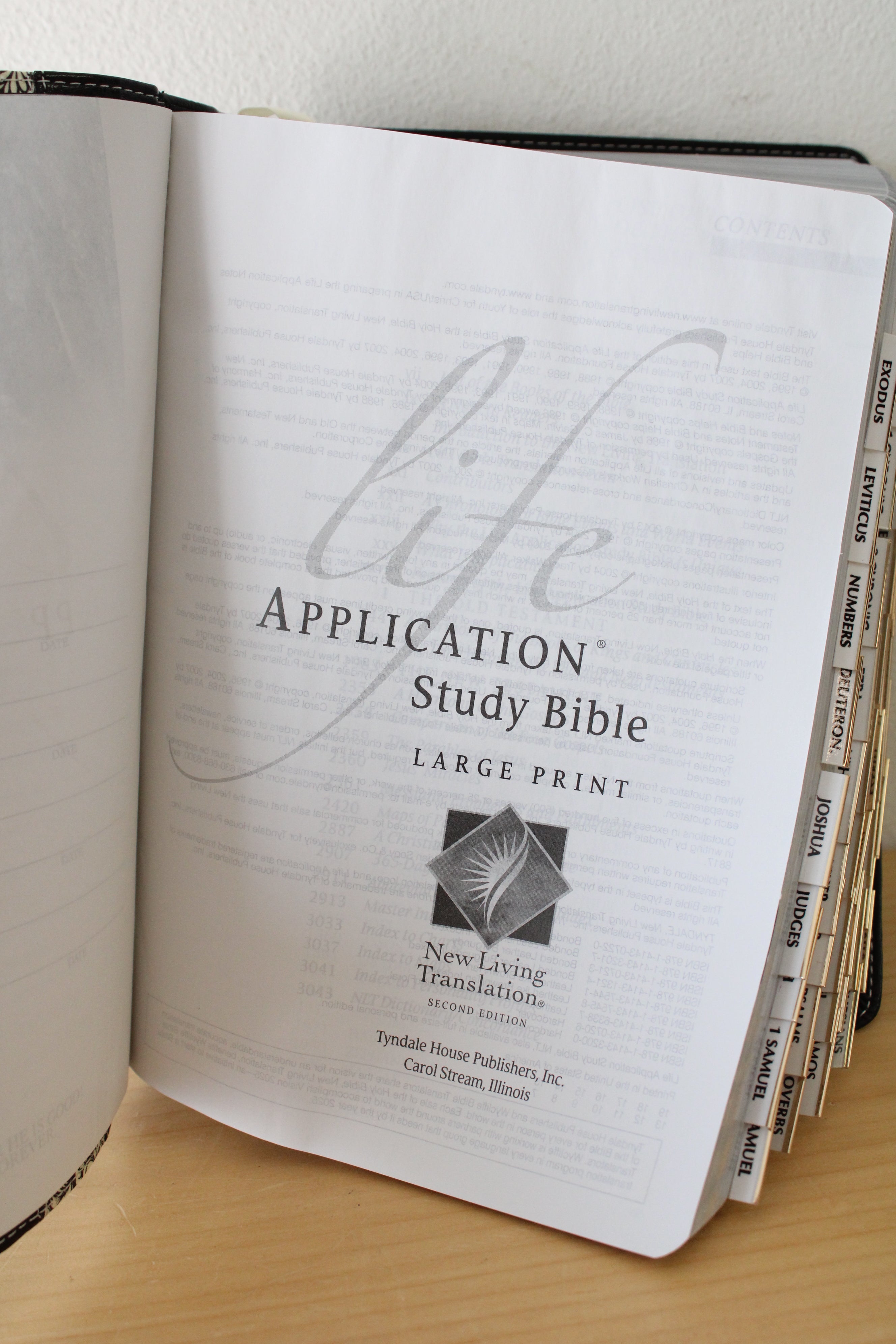 Life Application Study Bible: New Living Translation Large Print