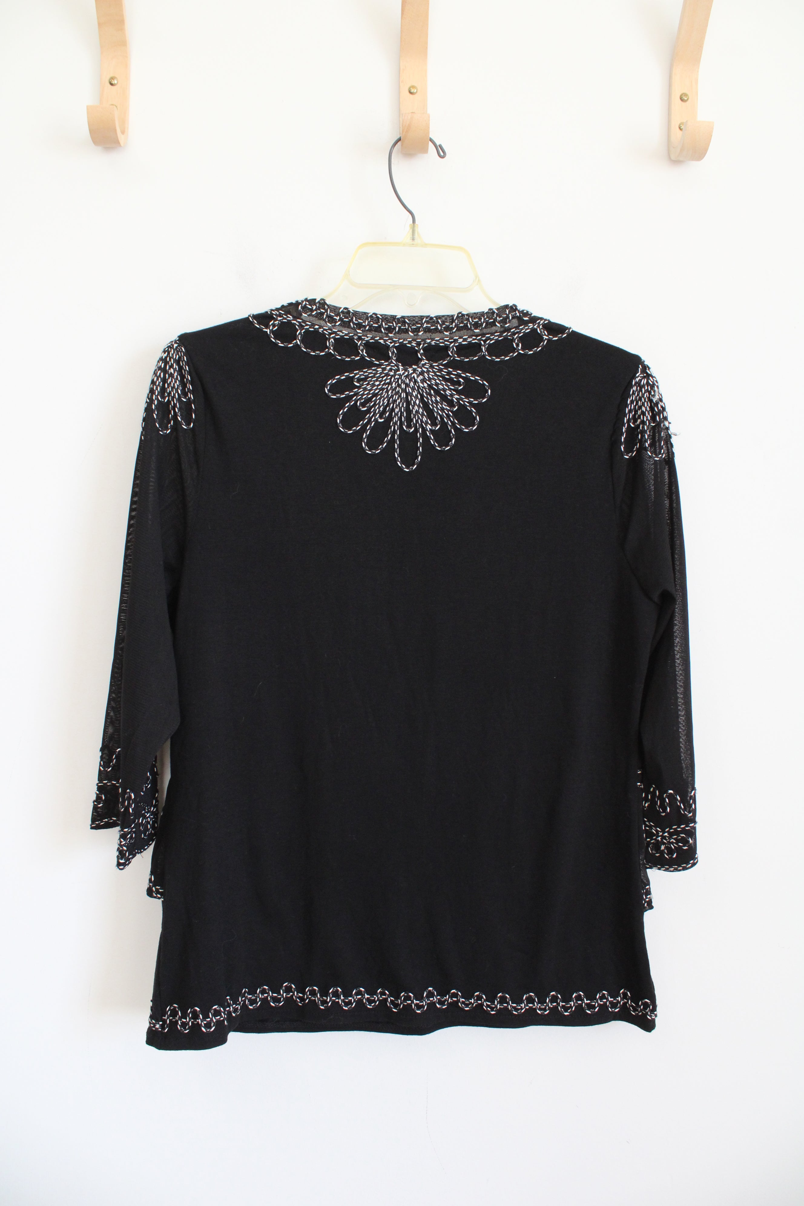 Lauren Michelle Flower Stitched Black & White Top | M