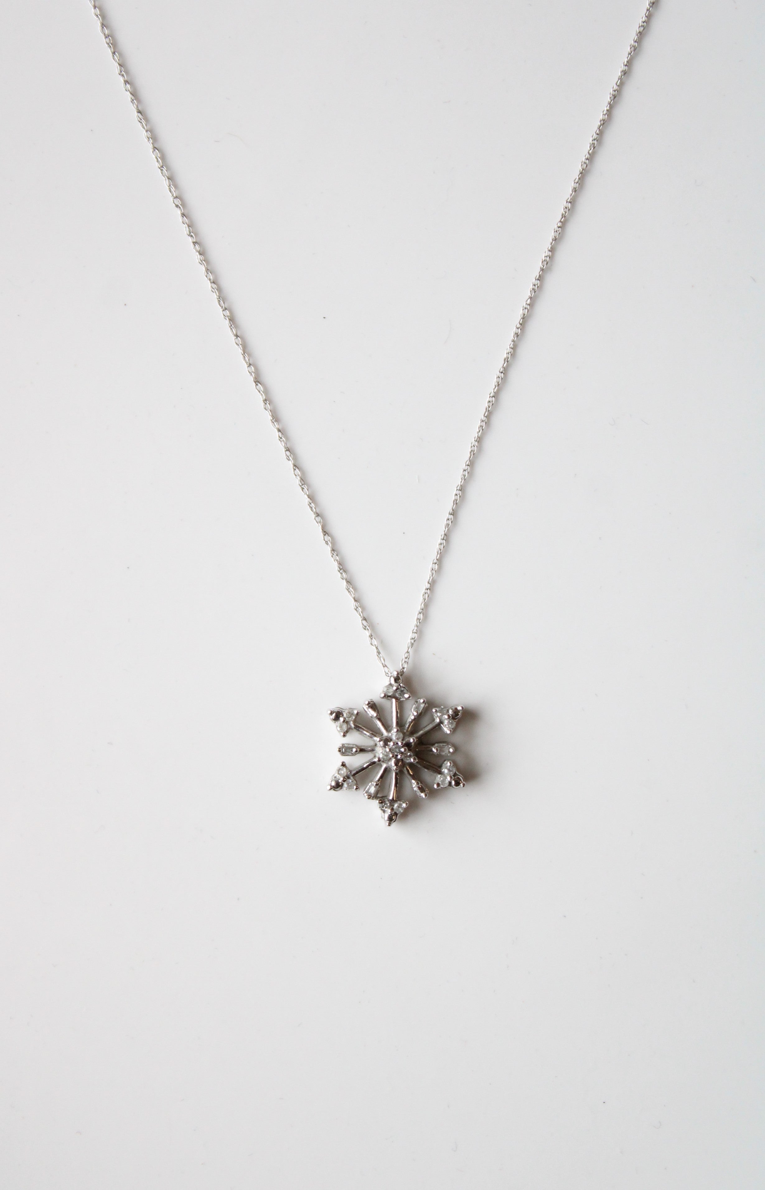 10K White Gold Snowflake Pendant Necklace