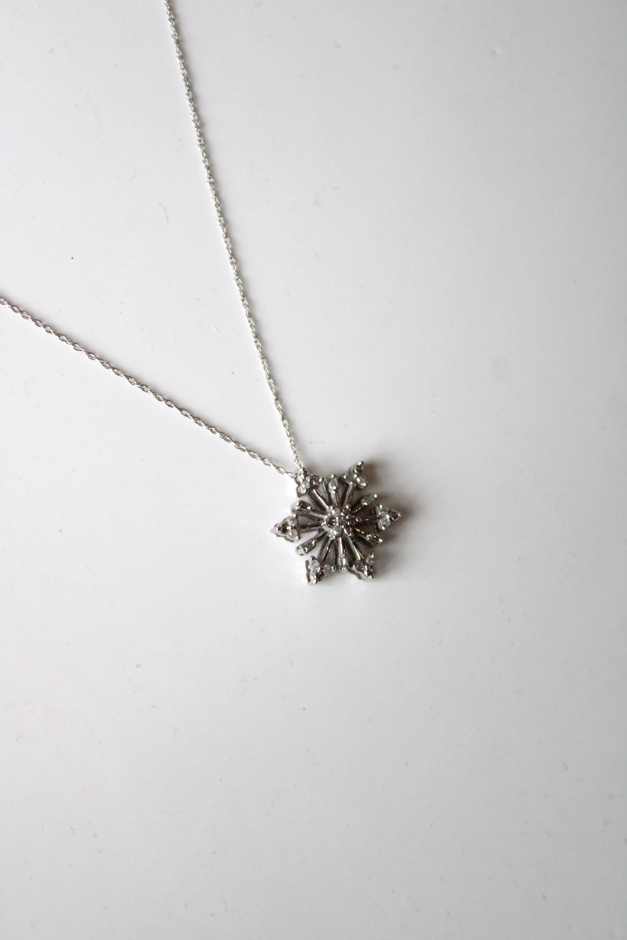 10K White Gold Snowflake Pendant Necklace