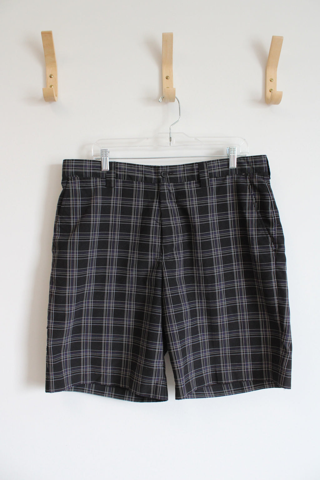 Izod Black Purple & White Plaid Shorts | 36