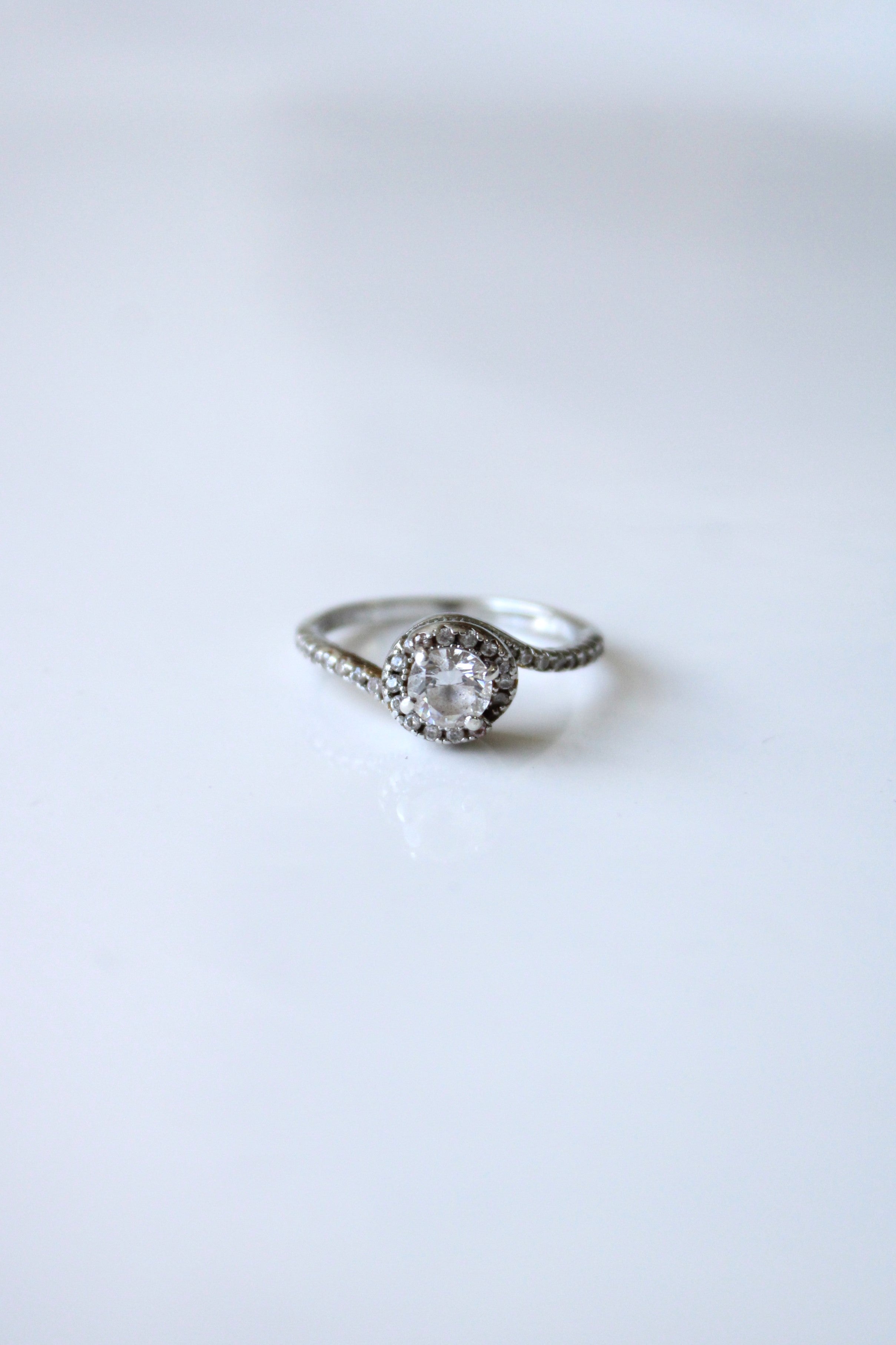 Twist Solitaire Sterling Silver Ring | Size 6