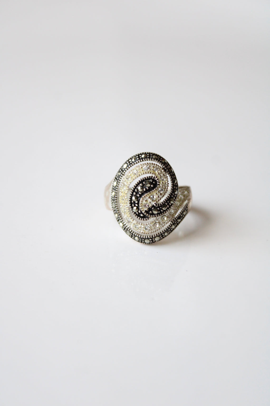 Black & Clear Stone Thai Swirl Ring | Size 6