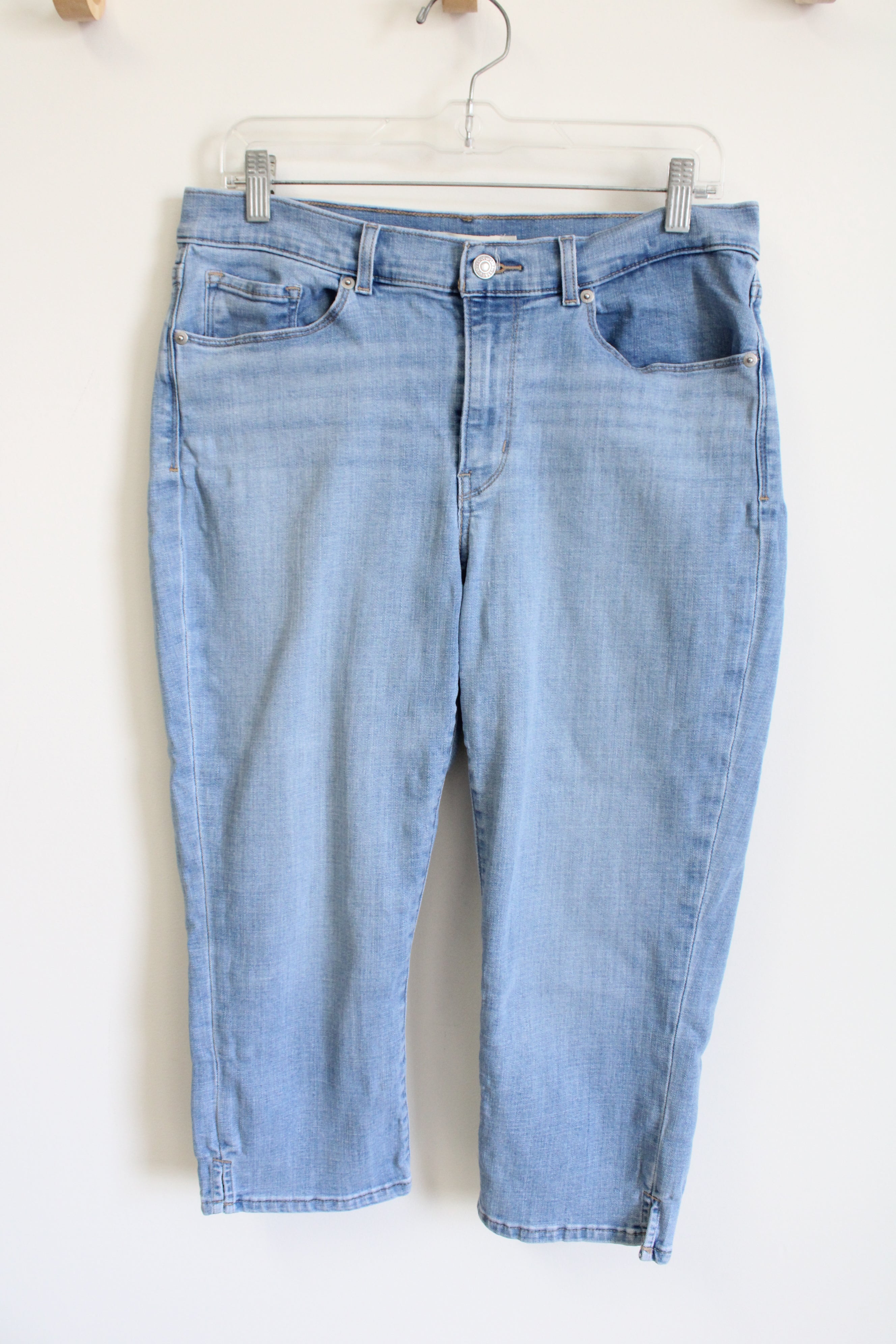 Levi's Light Wash Capri Jeans | 10