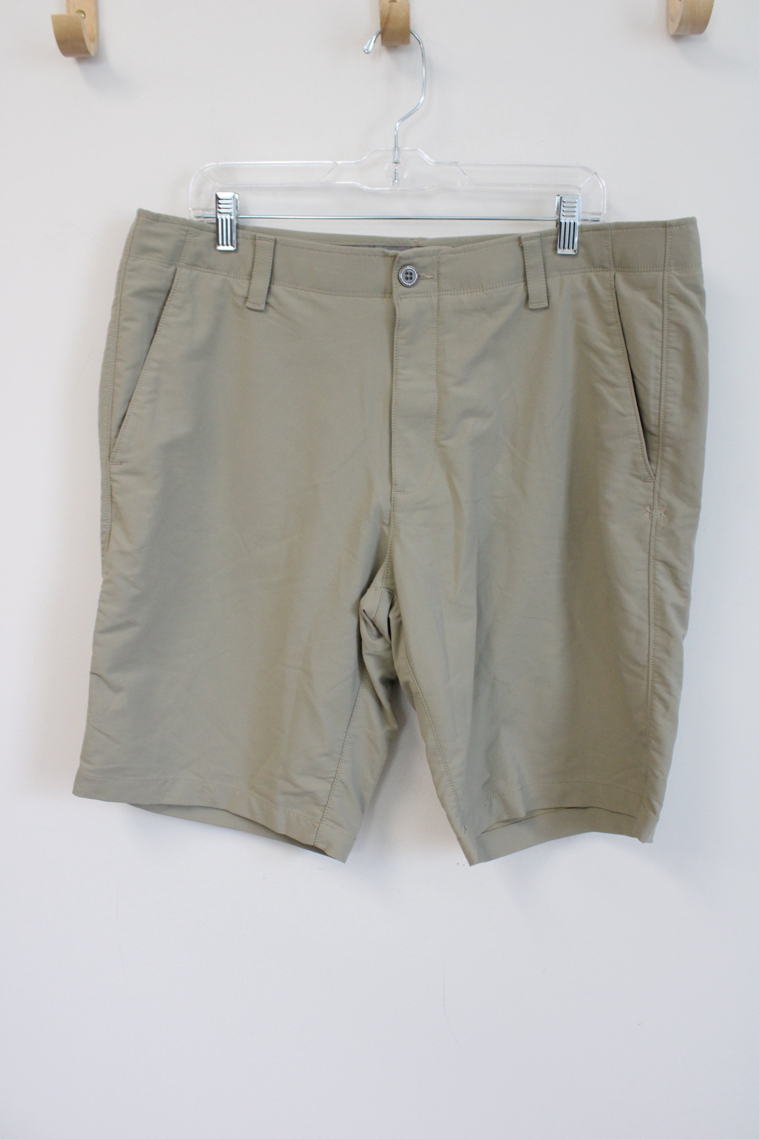 Under Armour Loose Fit Khaki Shorts | 38