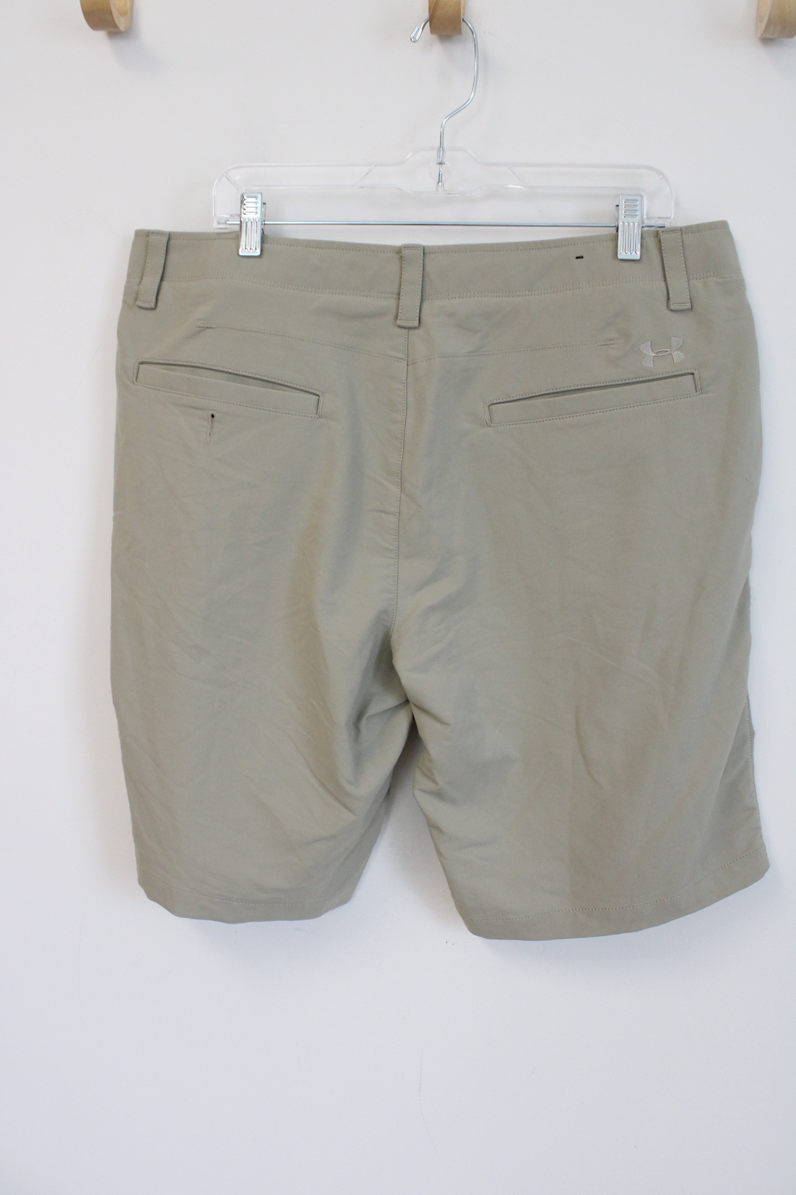 Under Armour Loose Fit Khaki Shorts | 38