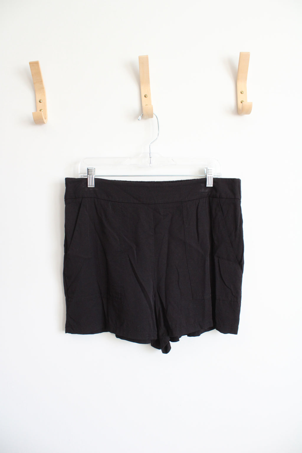 Nine West Black Flowy Shorts | L