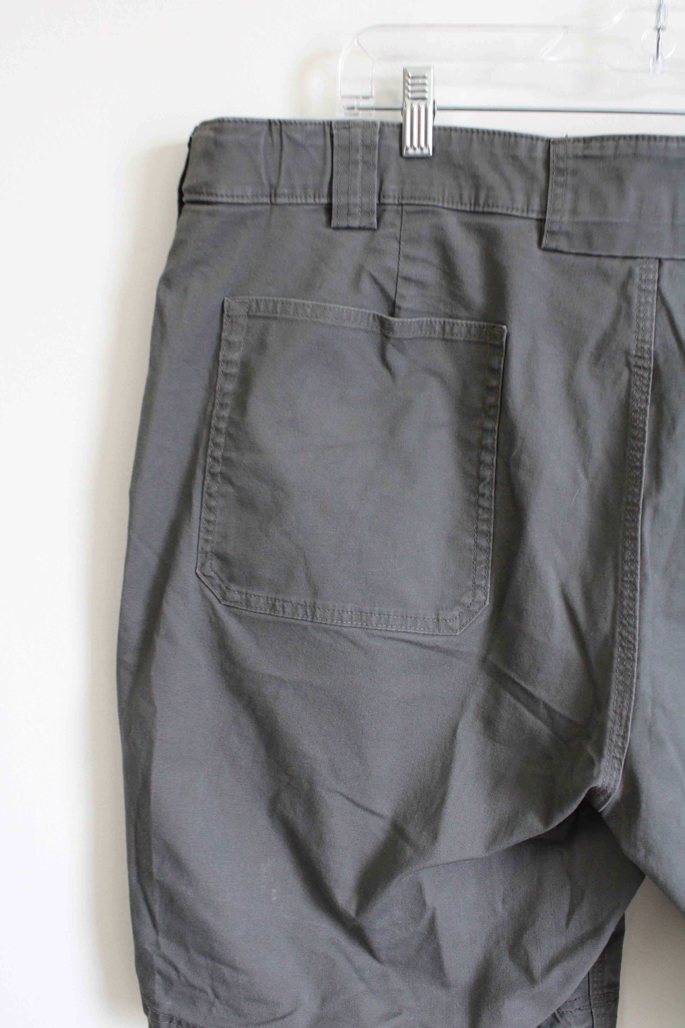 Duluth Trading Co. Cool Max Flex Firehouse Relaxed Fit Gray Cargo Shorts | 44