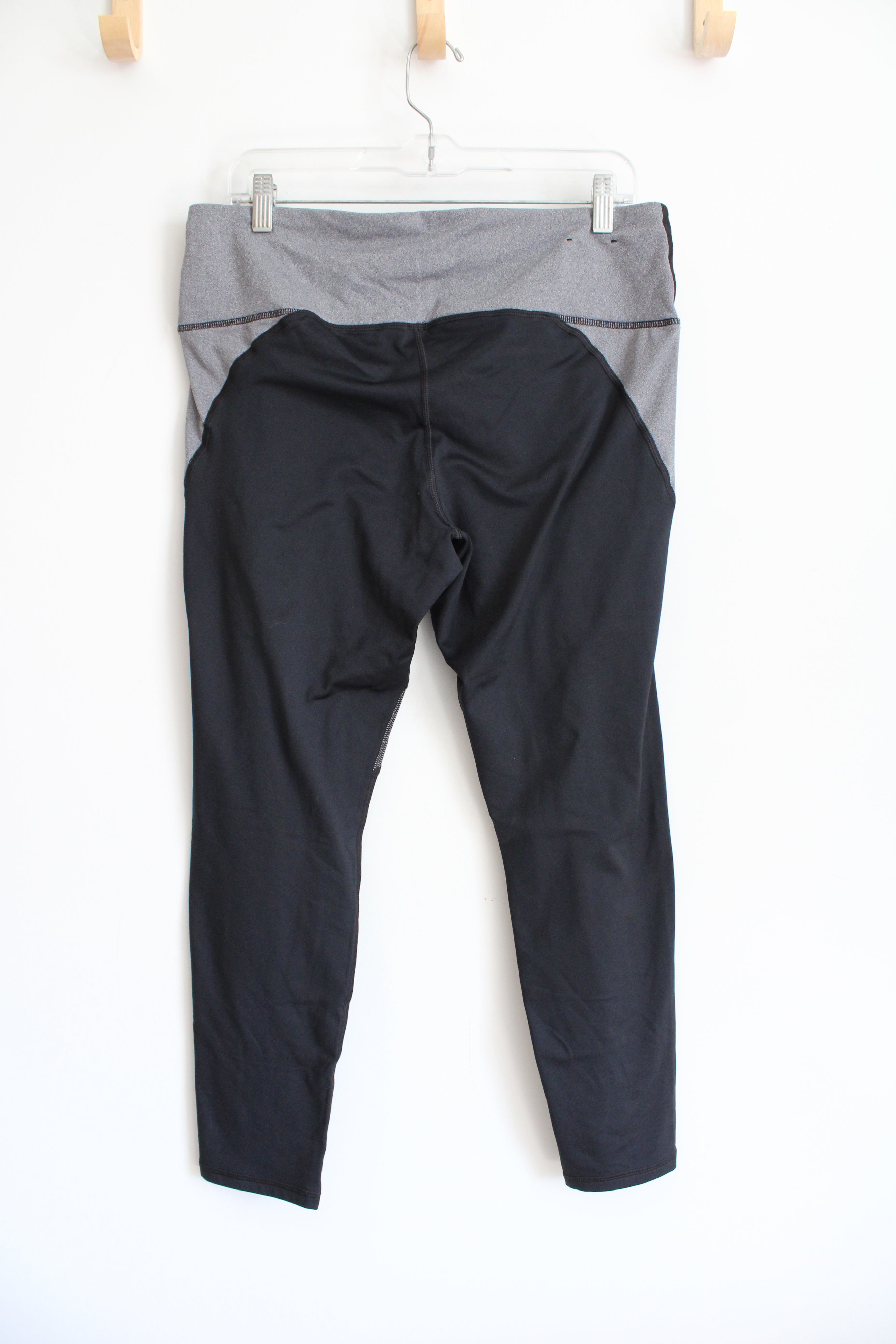 Under Armour Black & Gray Athletic Leggings | XL