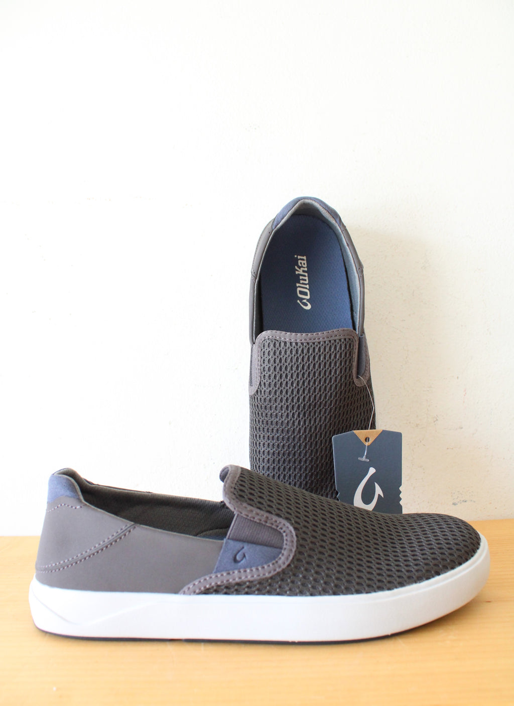 NEW OluKai Lae'ahi Gray Slip-On Shoes | Size 8