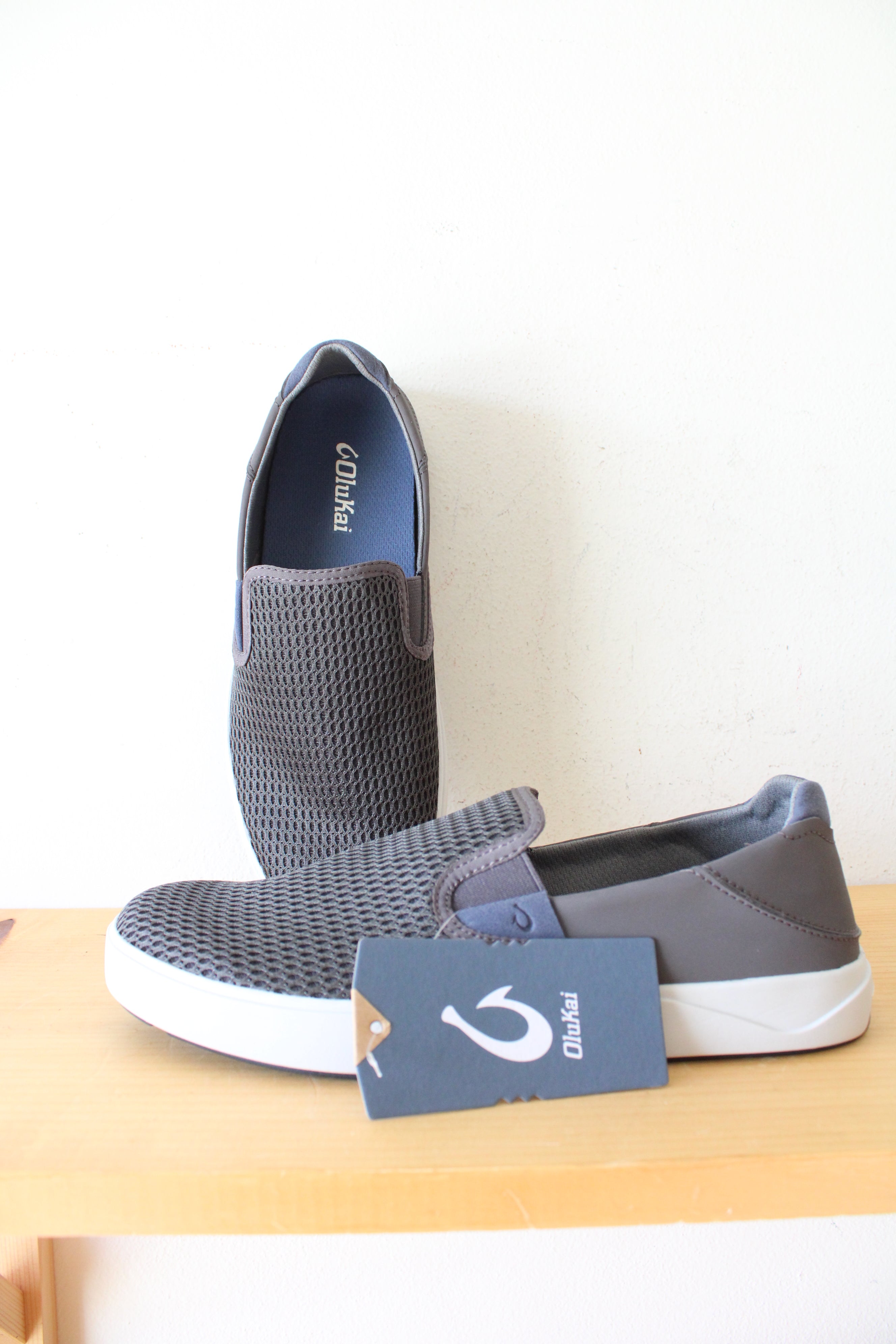 NEW OluKai Lae'ahi Gray Slip-On Shoes | Size 8