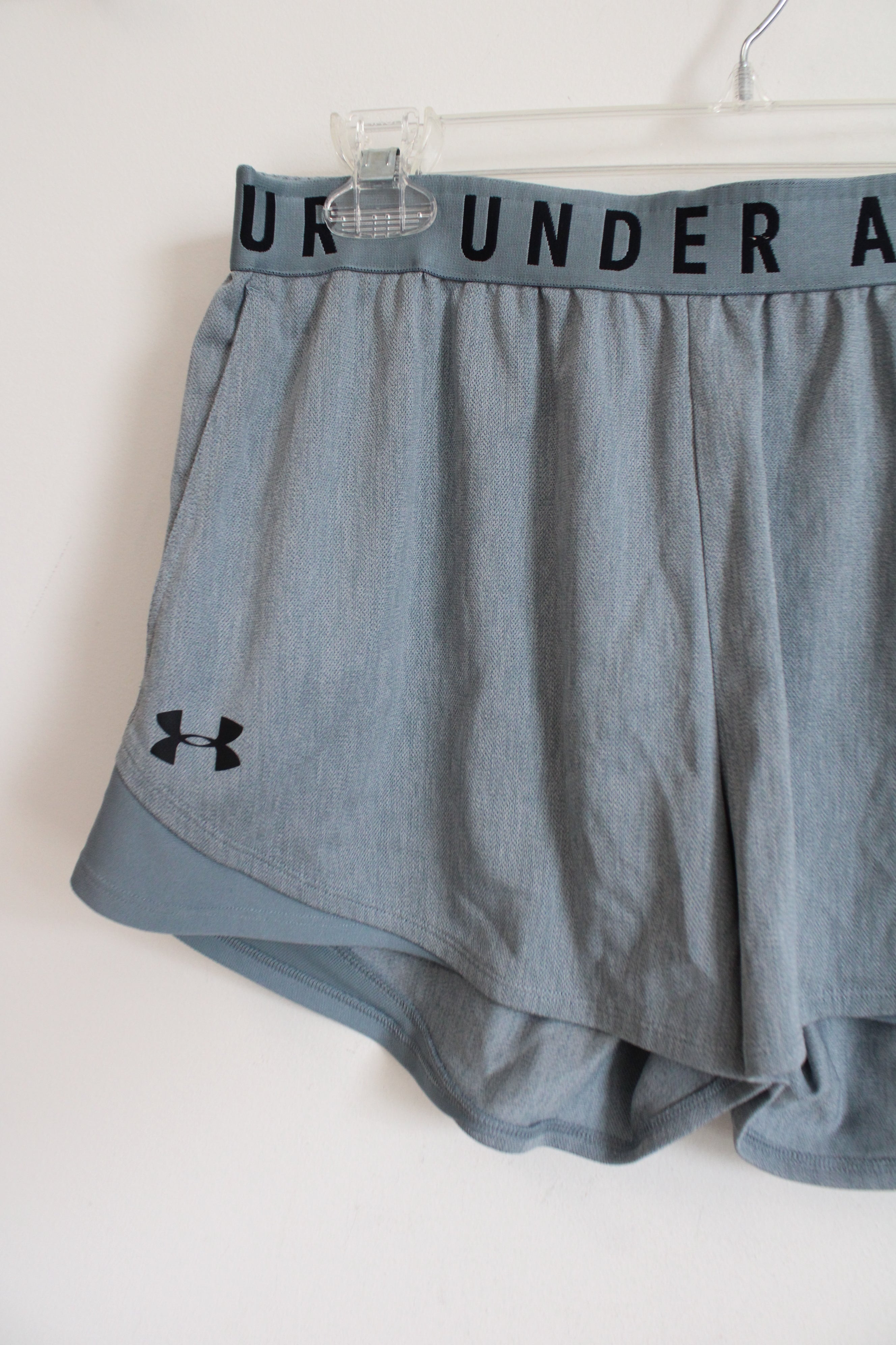 Under Armour Loose Fit HeatGear Gray Athletic Shorts | L