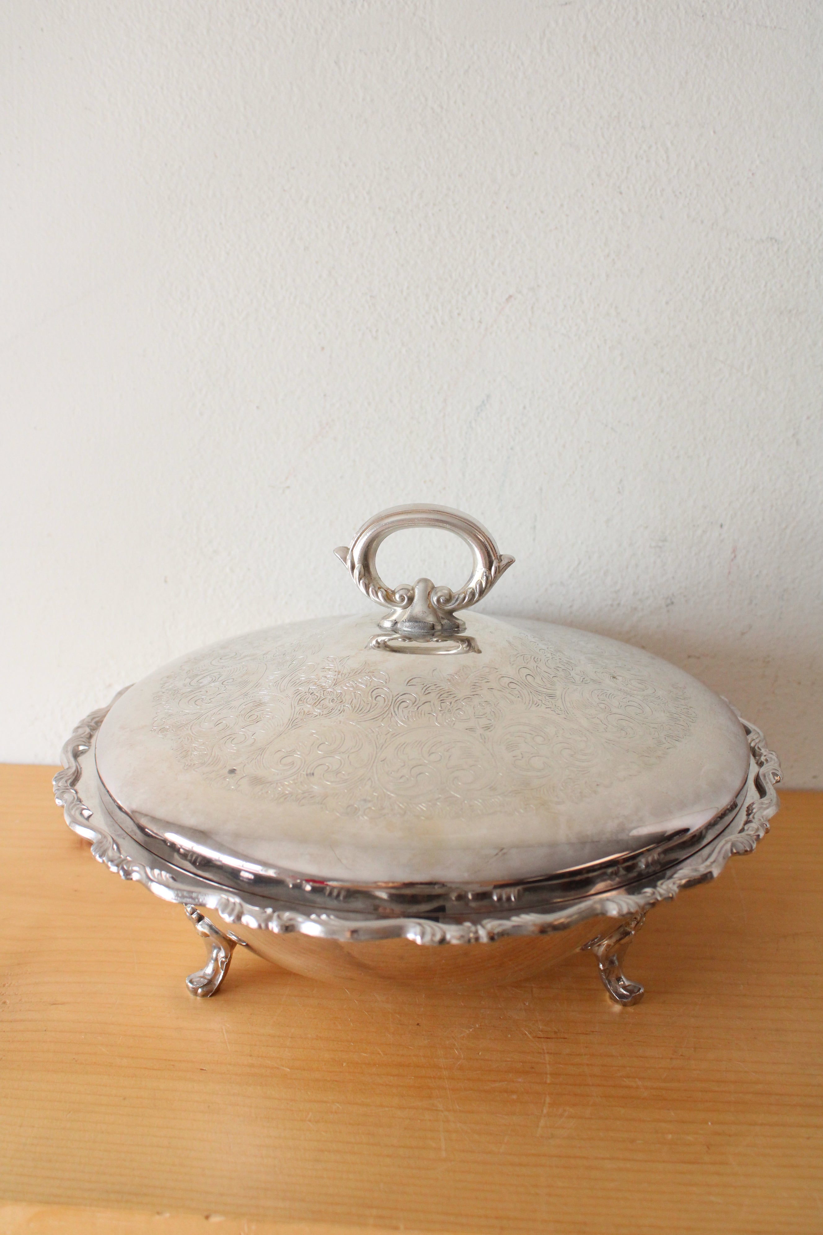 Oneida Swirled Edge Silver Footed Covered Warming Dish