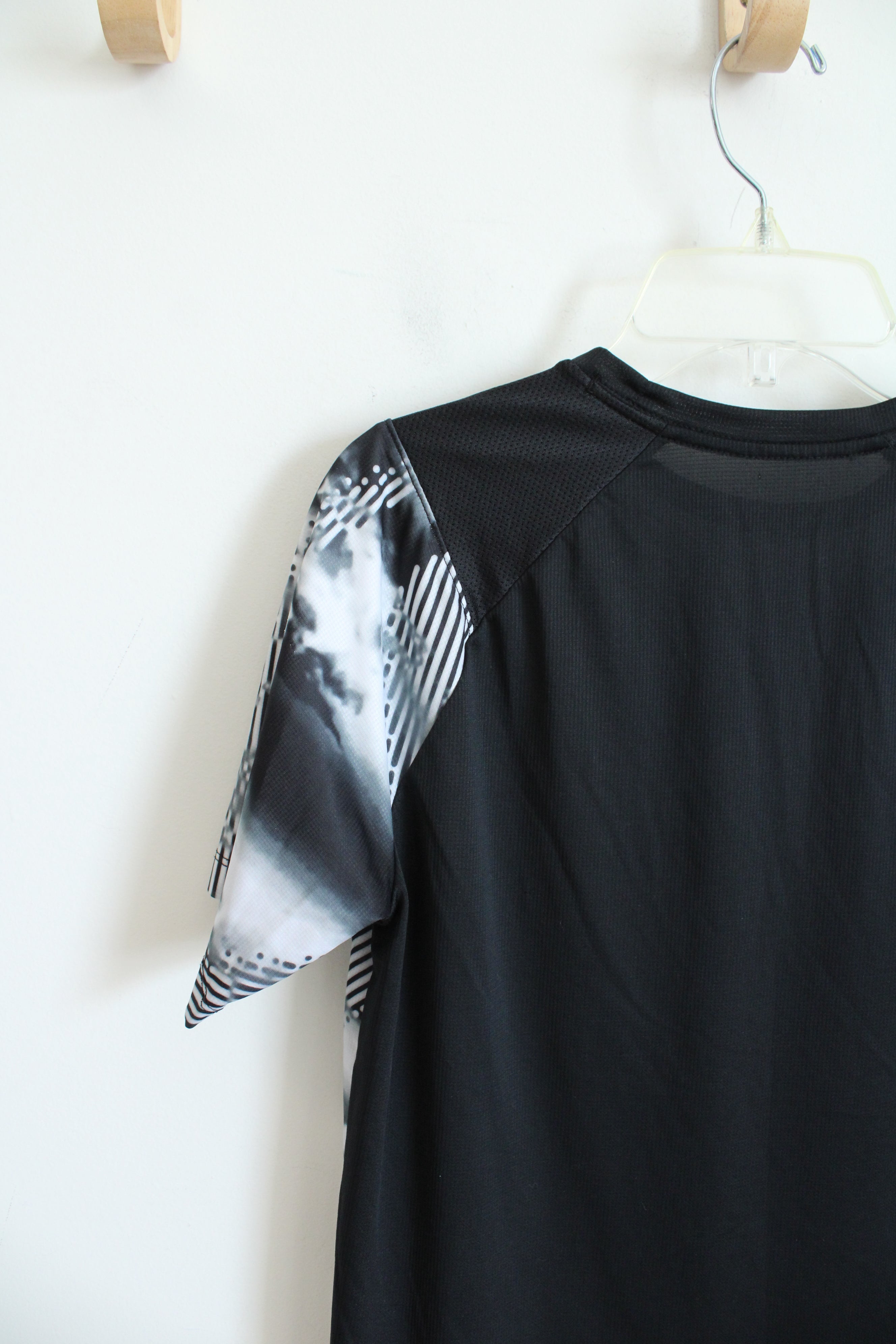 Nike Black & White Patterned Athletic Shirt | Youth XL