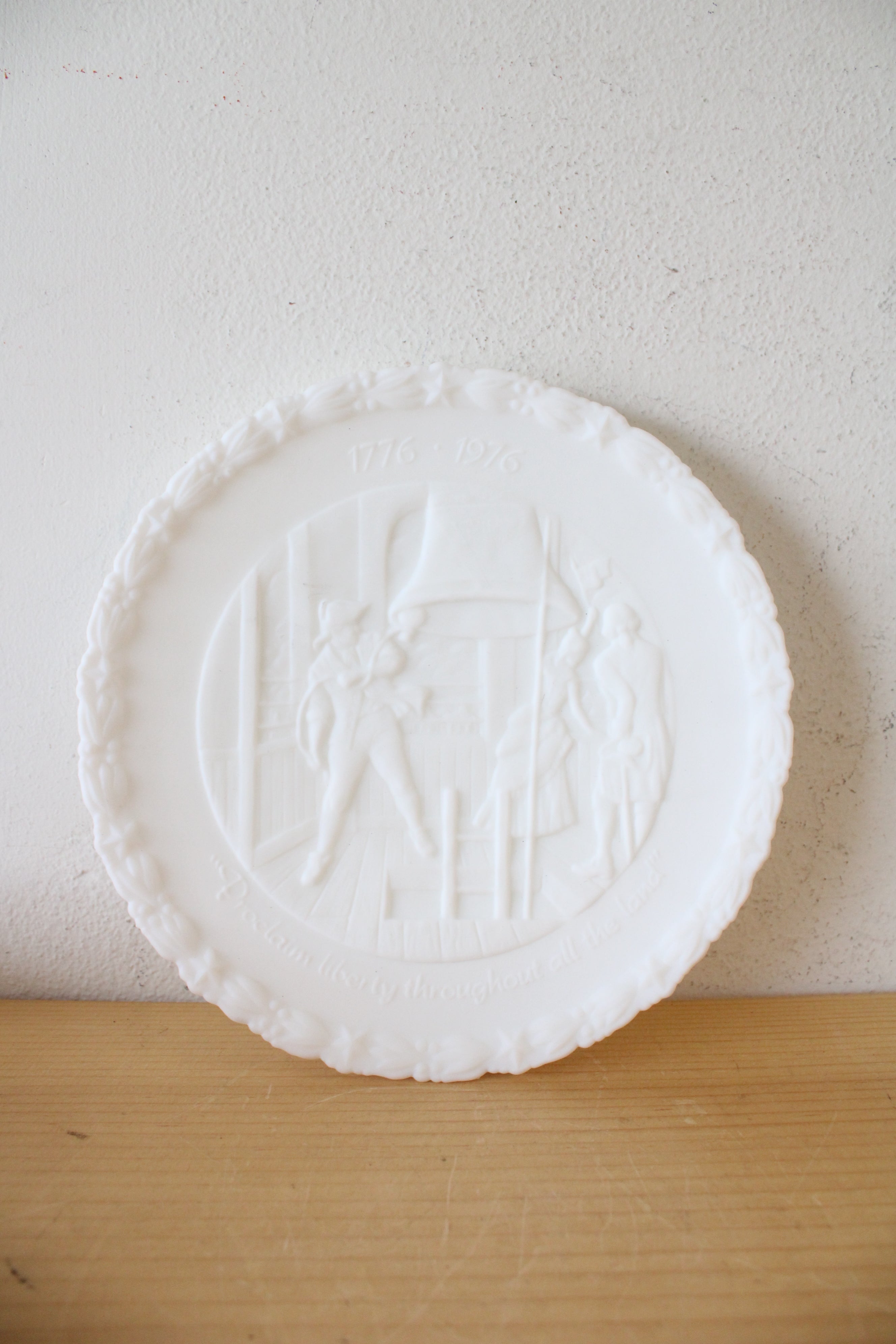 Fenton USA Bicentennial Project Of The General Federation Of Women's Clubs Colonial Milk Glass White "Proclaim Liberty Throughout All The Land" Decorative Plate