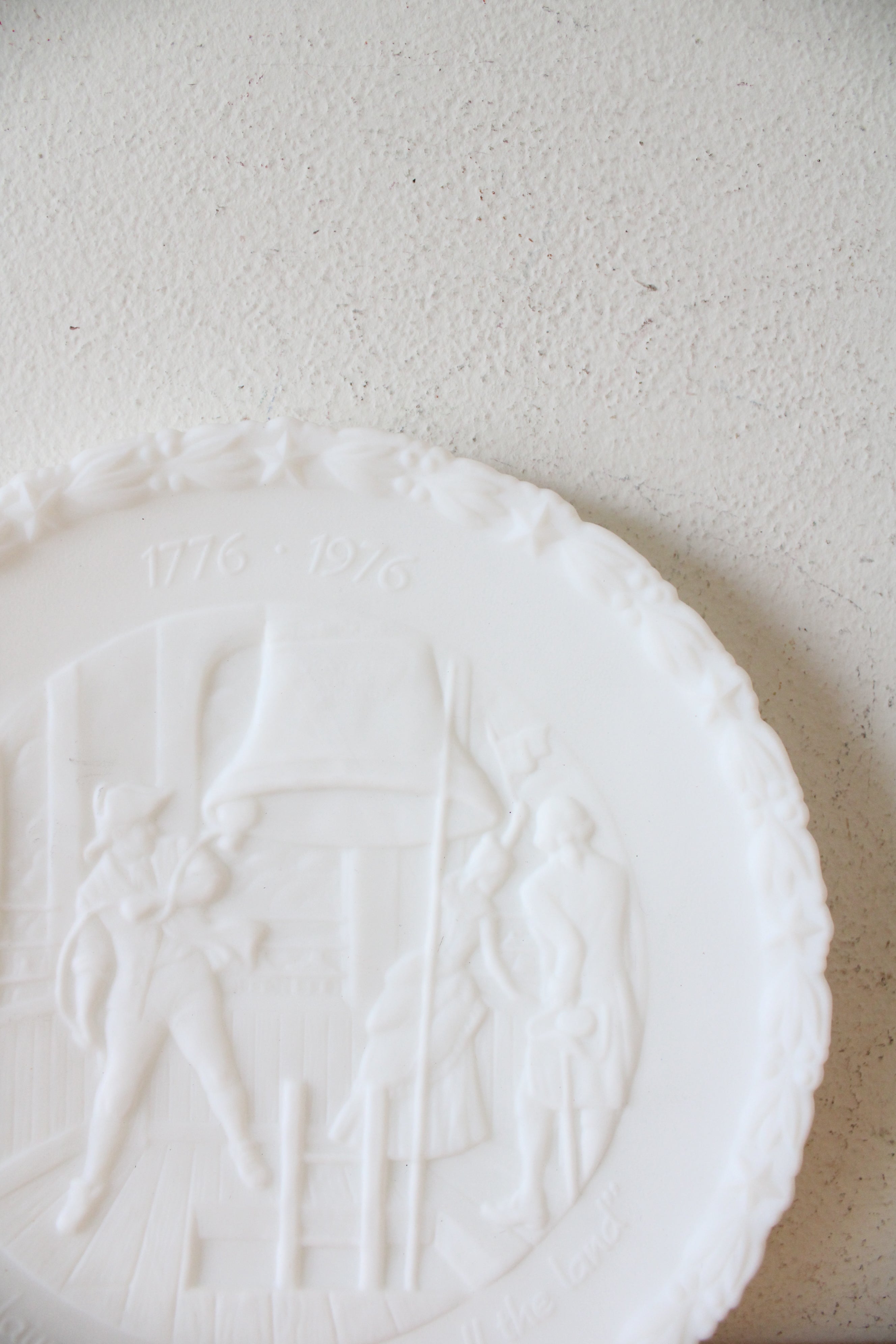 Fenton USA Bicentennial Project Of The General Federation Of Women's Clubs Colonial Milk Glass White "Proclaim Liberty Throughout All The Land" Decorative Plate