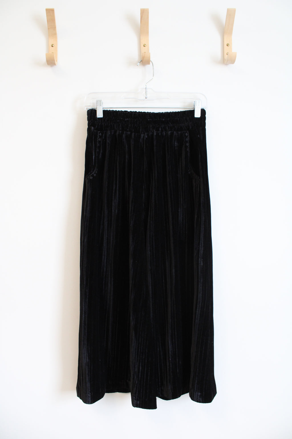 Curations Black Pleated Velvet Loose Pants | S