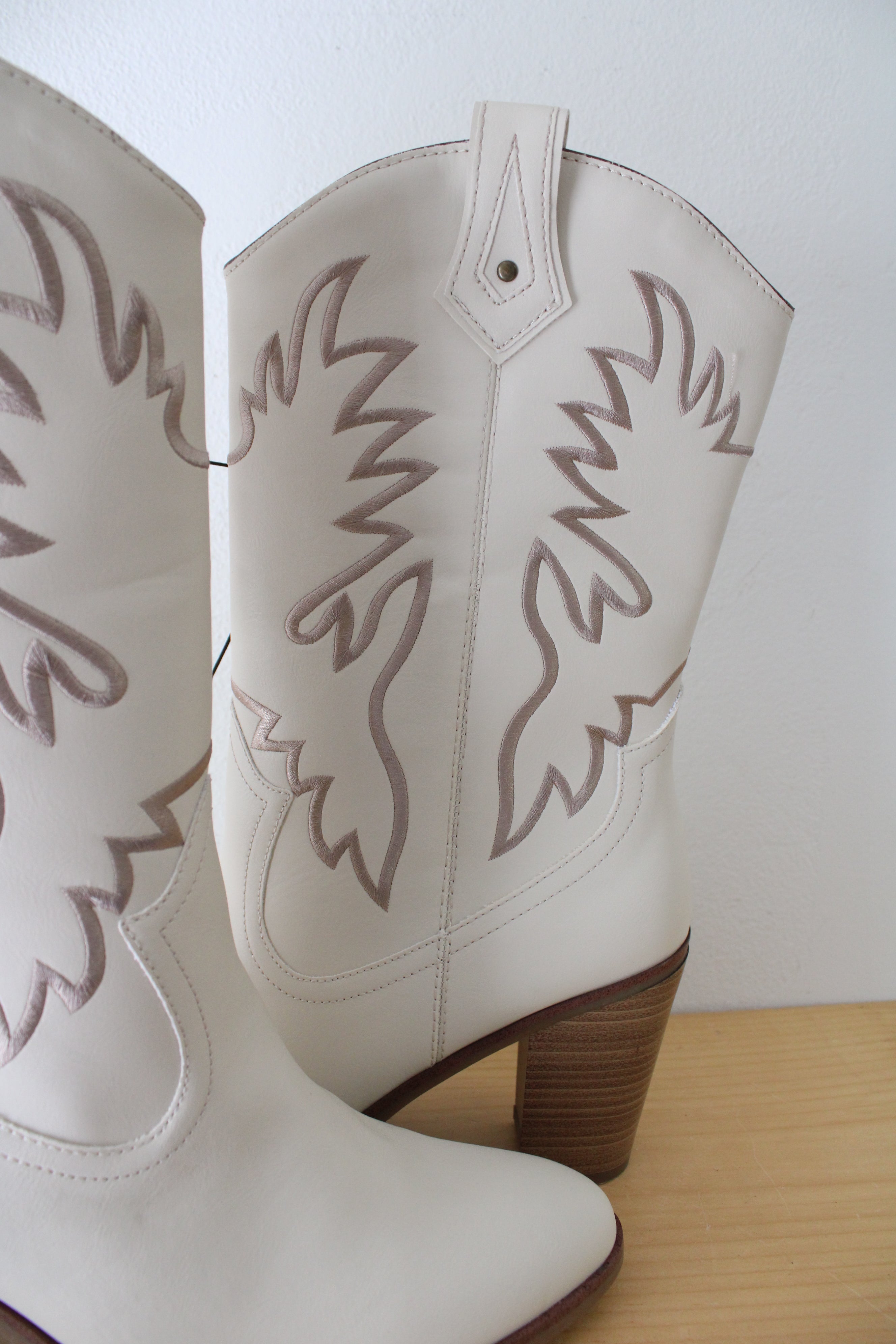 NEW Maurices White Heeled Cowgirl Boots | Size 11