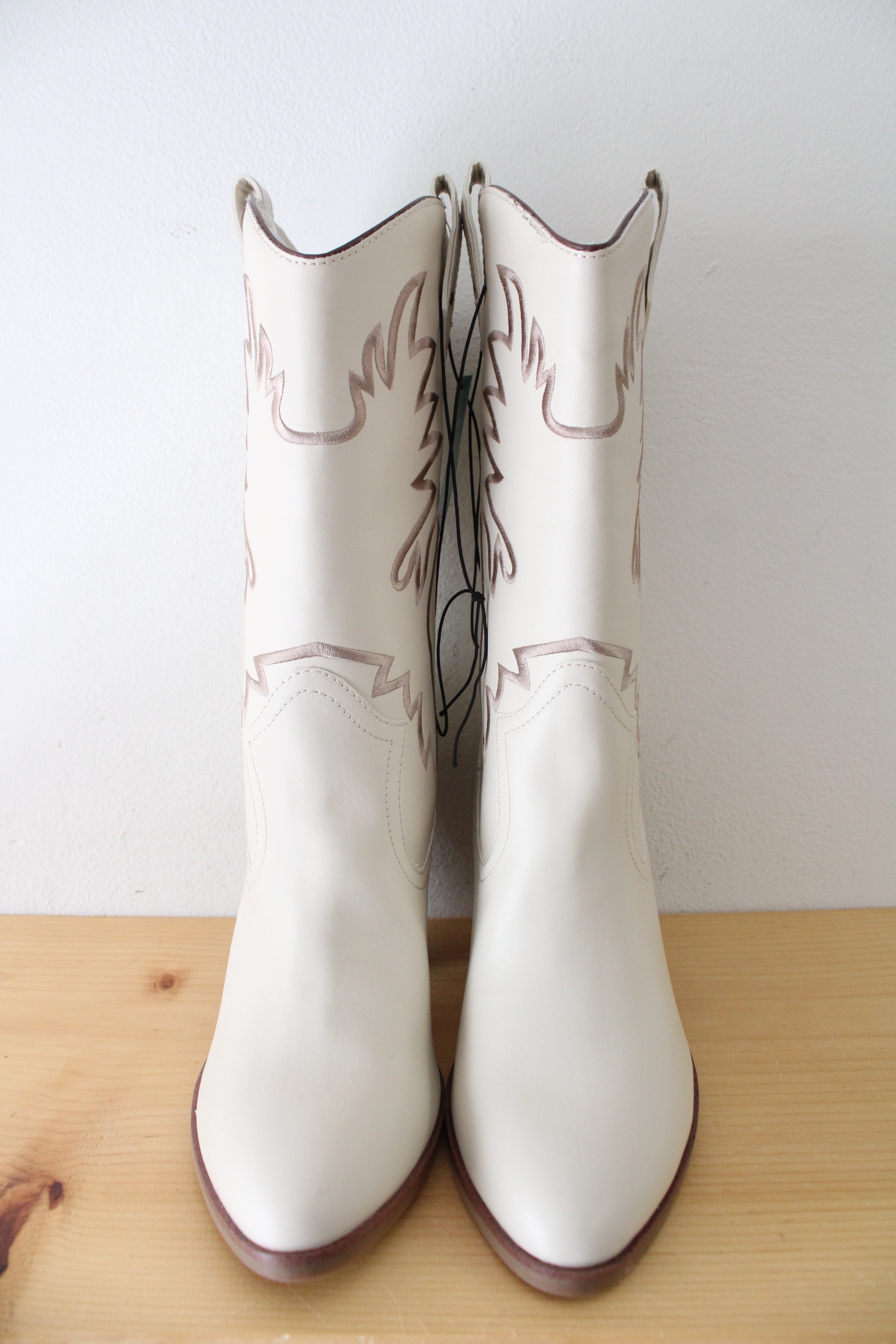 NEW Maurices White Heeled Cowgirl Boots | Size 11