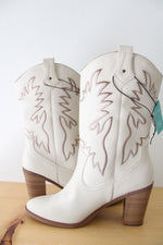 NEW Maurices White Heeled Cowgirl Boots | Size 11