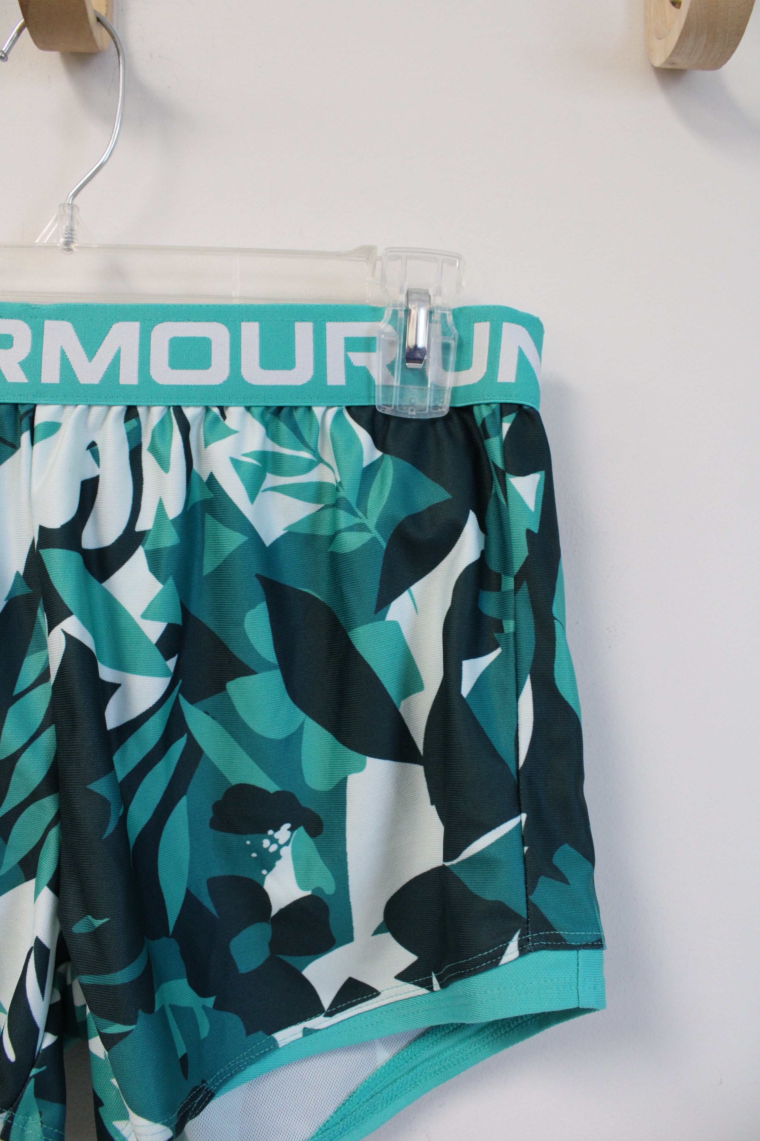 Under Armour Teal Patterned Athletic Shorts | Youth L (12/14)