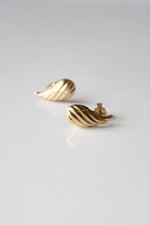 14K Yellow Gold Paisley Teardrop Shaped Vintage Stud Earrings