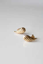 14K Yellow Gold Paisley Teardrop Shaped Vintage Stud Earrings