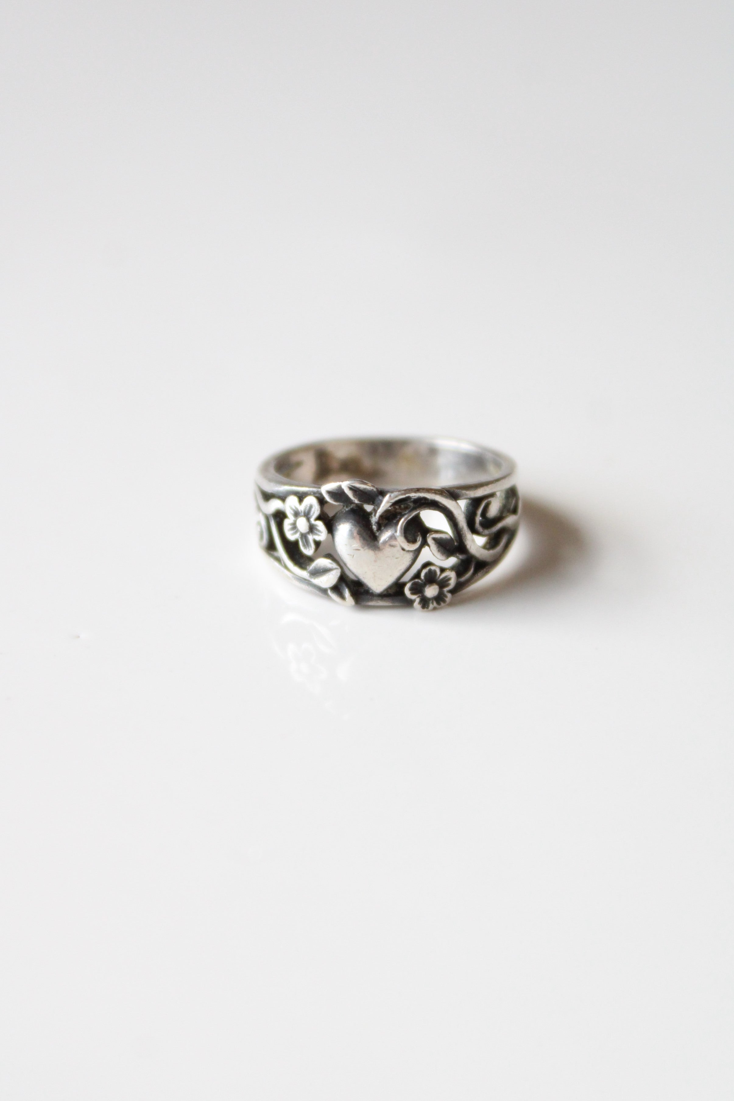 James Avery Sterling Silver Heart Floral Vine Design Ring | Size 5