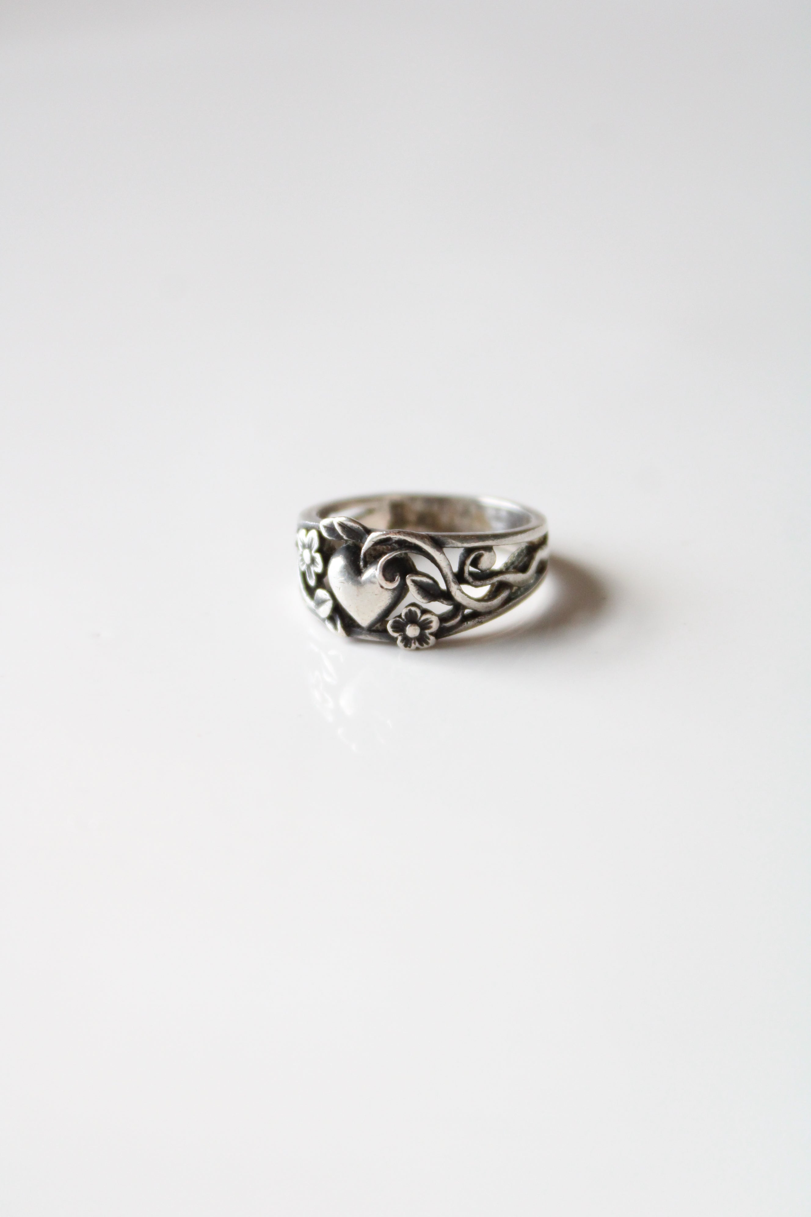 James Avery Sterling Silver Heart Floral Vine Design Ring | Size 5