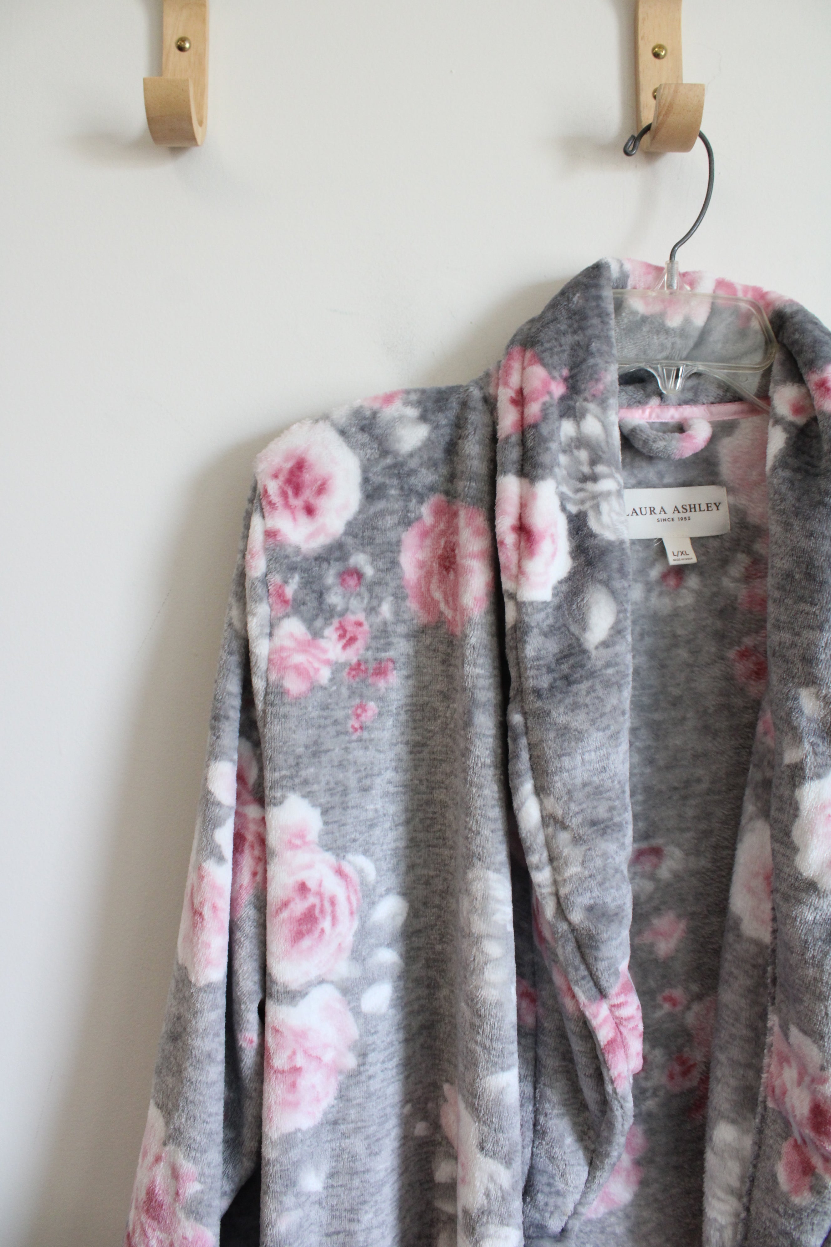 Laura Ashley Gray and Pink Floral Bathrobe | L/XL