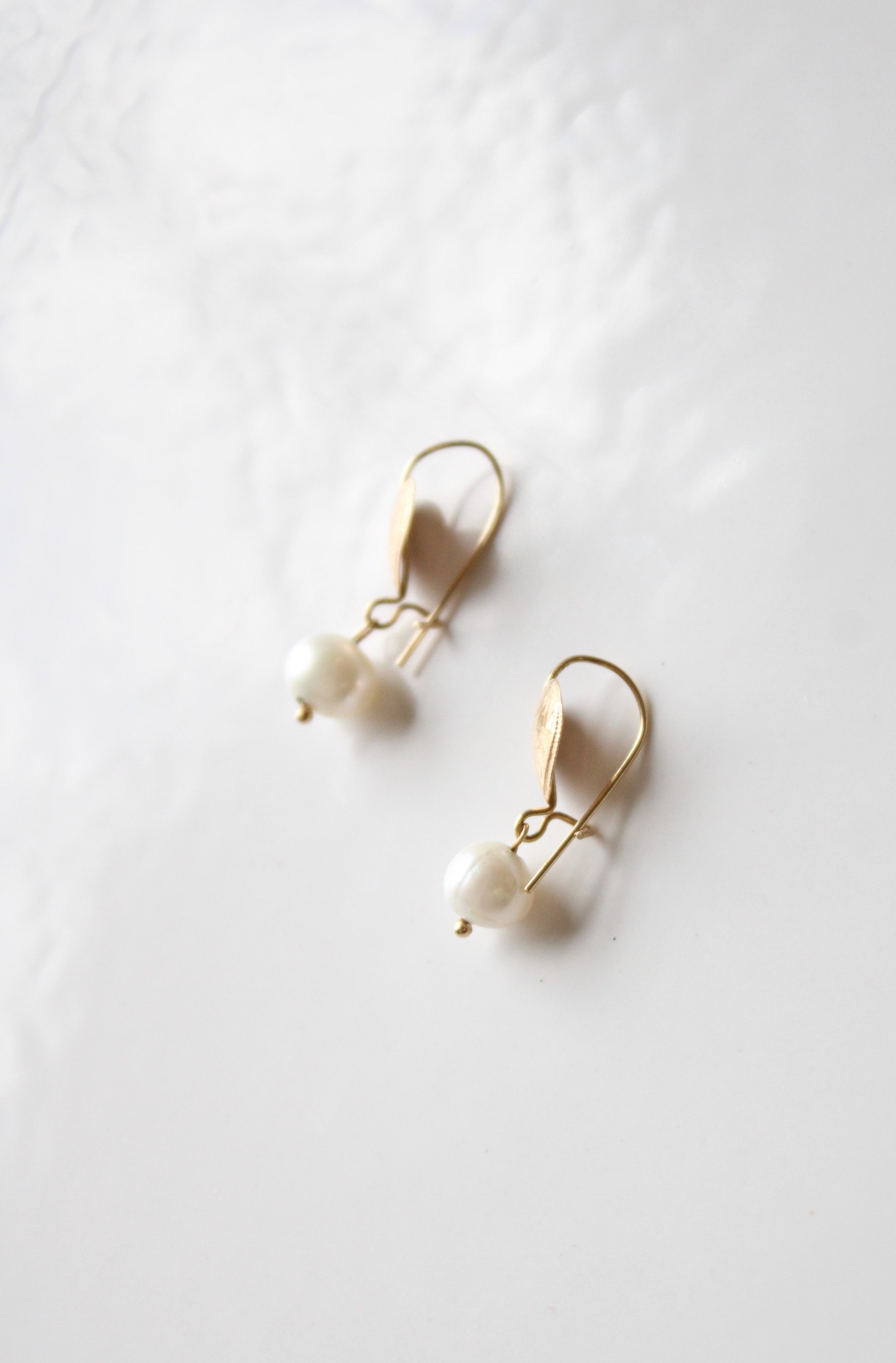 14K Yellow Gold JCM Ivory Genuine Pearl Heart Dangle Earrings