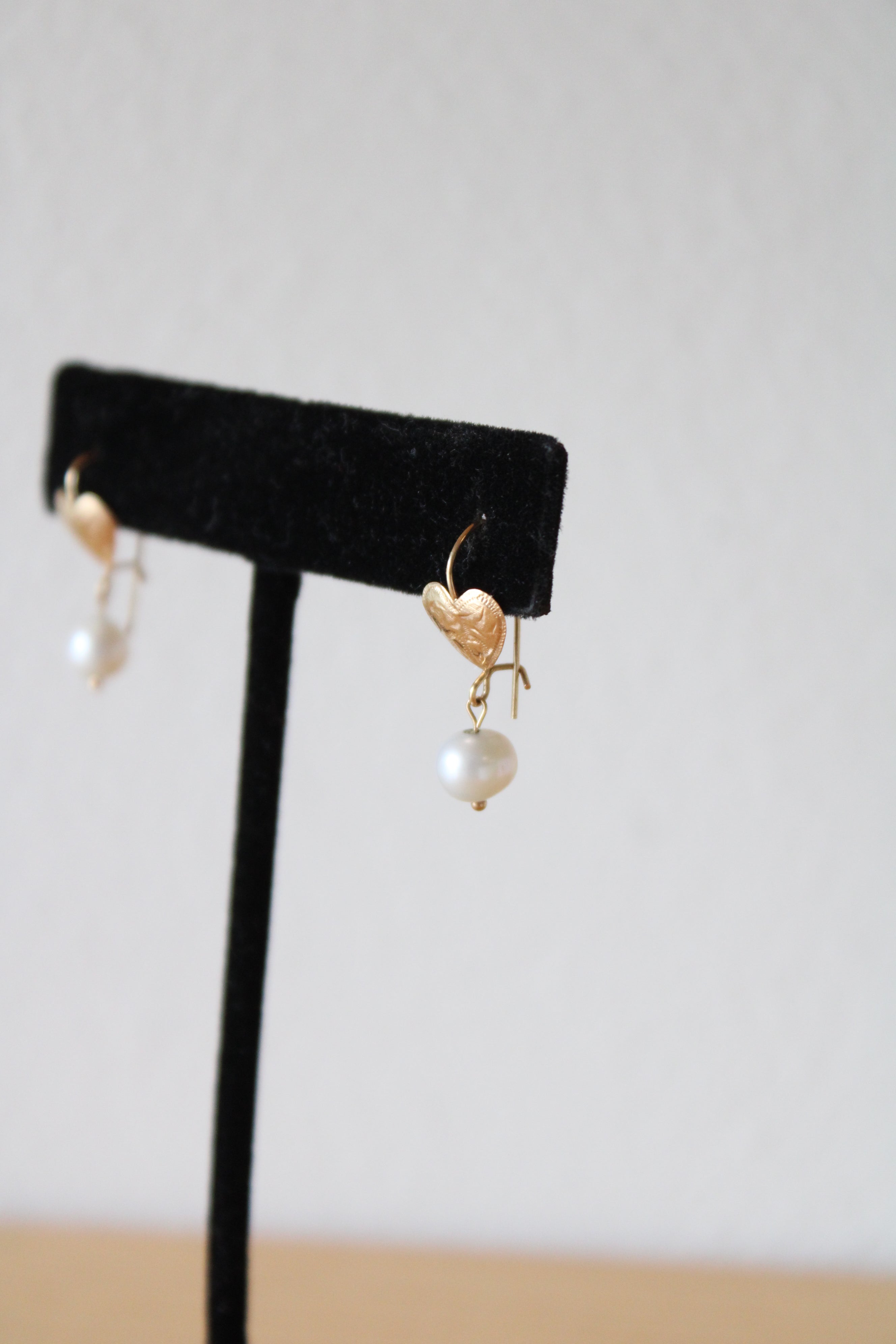 14K Yellow Gold JCM Ivory Genuine Pearl Heart Dangle Earrings