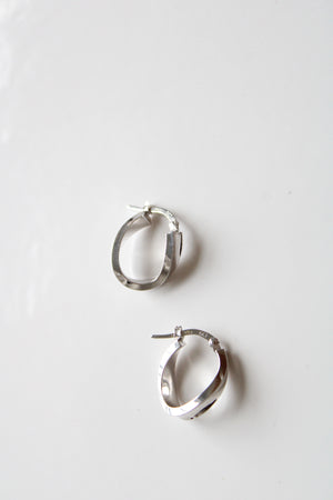 14KT White Gold Twist Oval Hoop Earrings