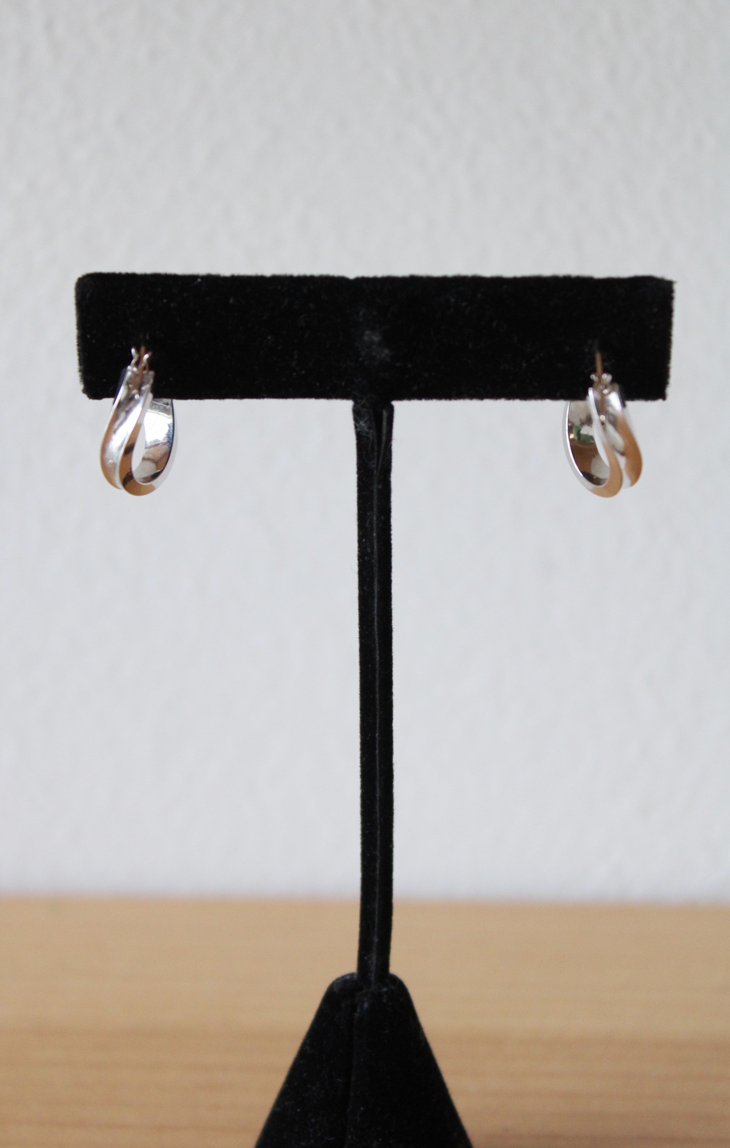 14KT White Gold Twist Oval Hoop Earrings