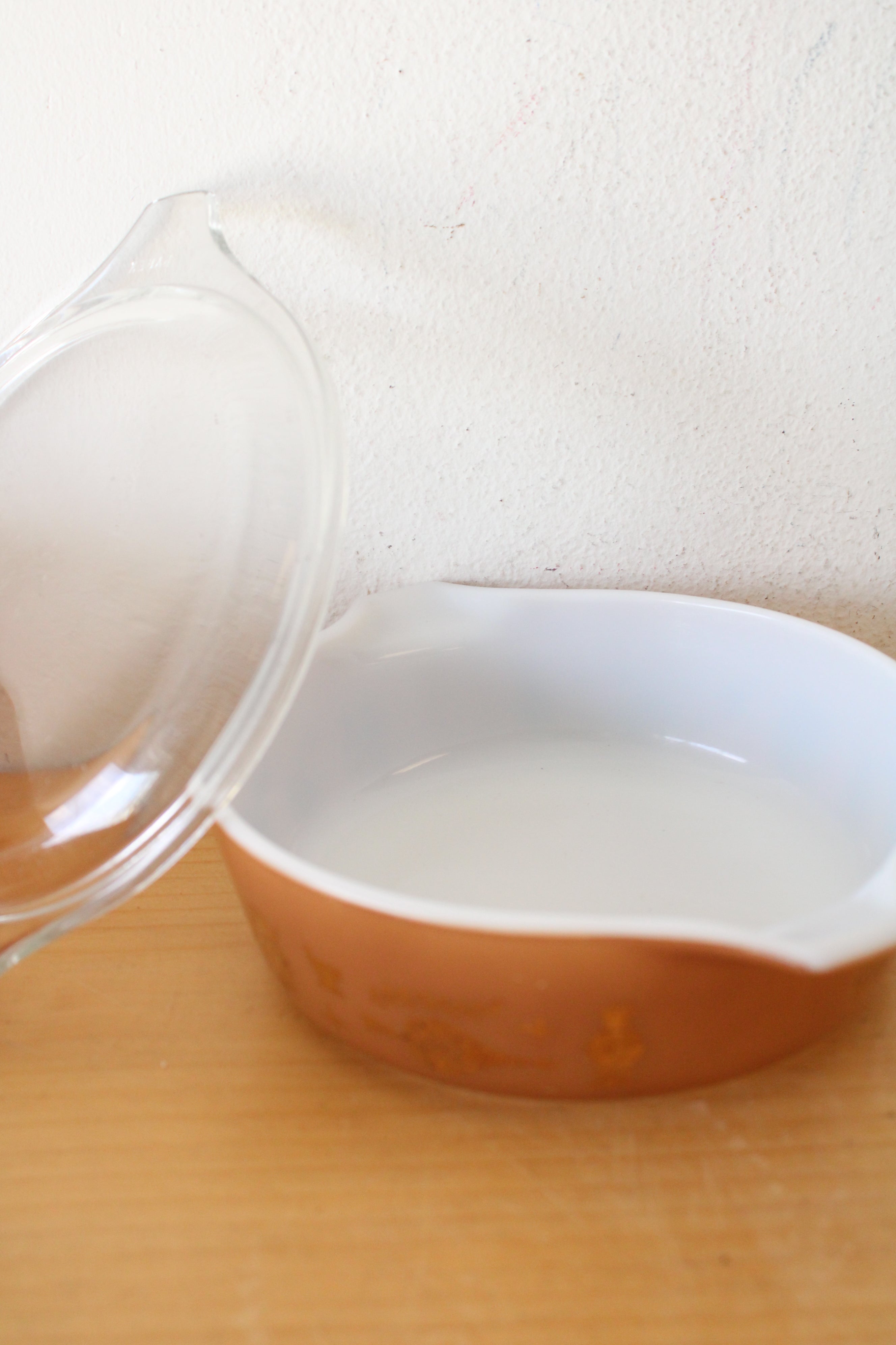 Pyrex Early American Brown Gold 471 1 PT. Covered Round Dish