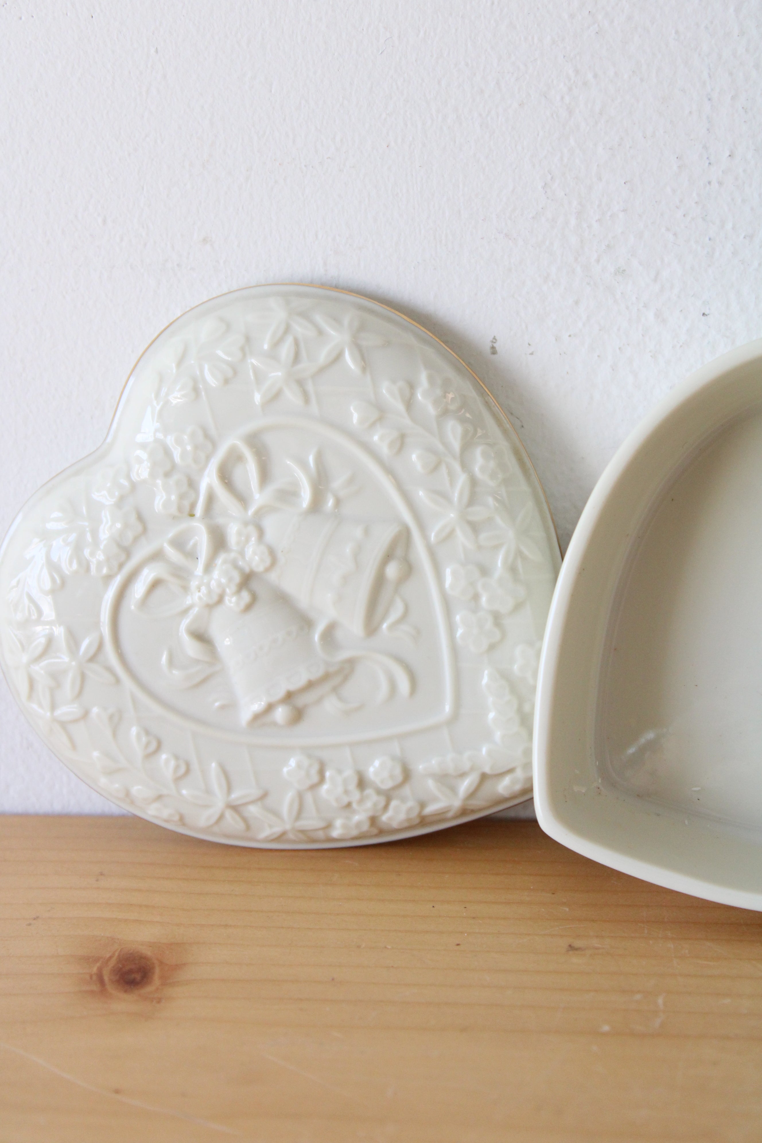 Lenox Wedding Promises Collection White Porcelain Lidded Heart Box