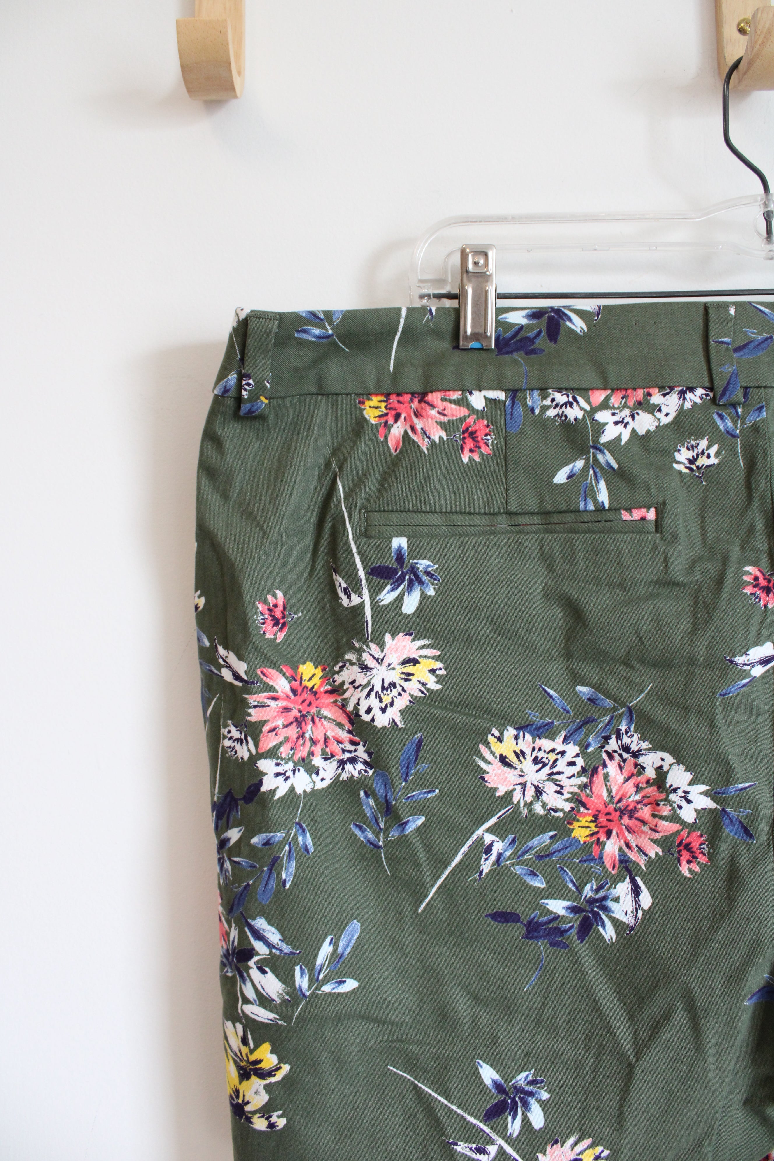 a.n.a. Olive Green Floral Twill Shorts | 18W