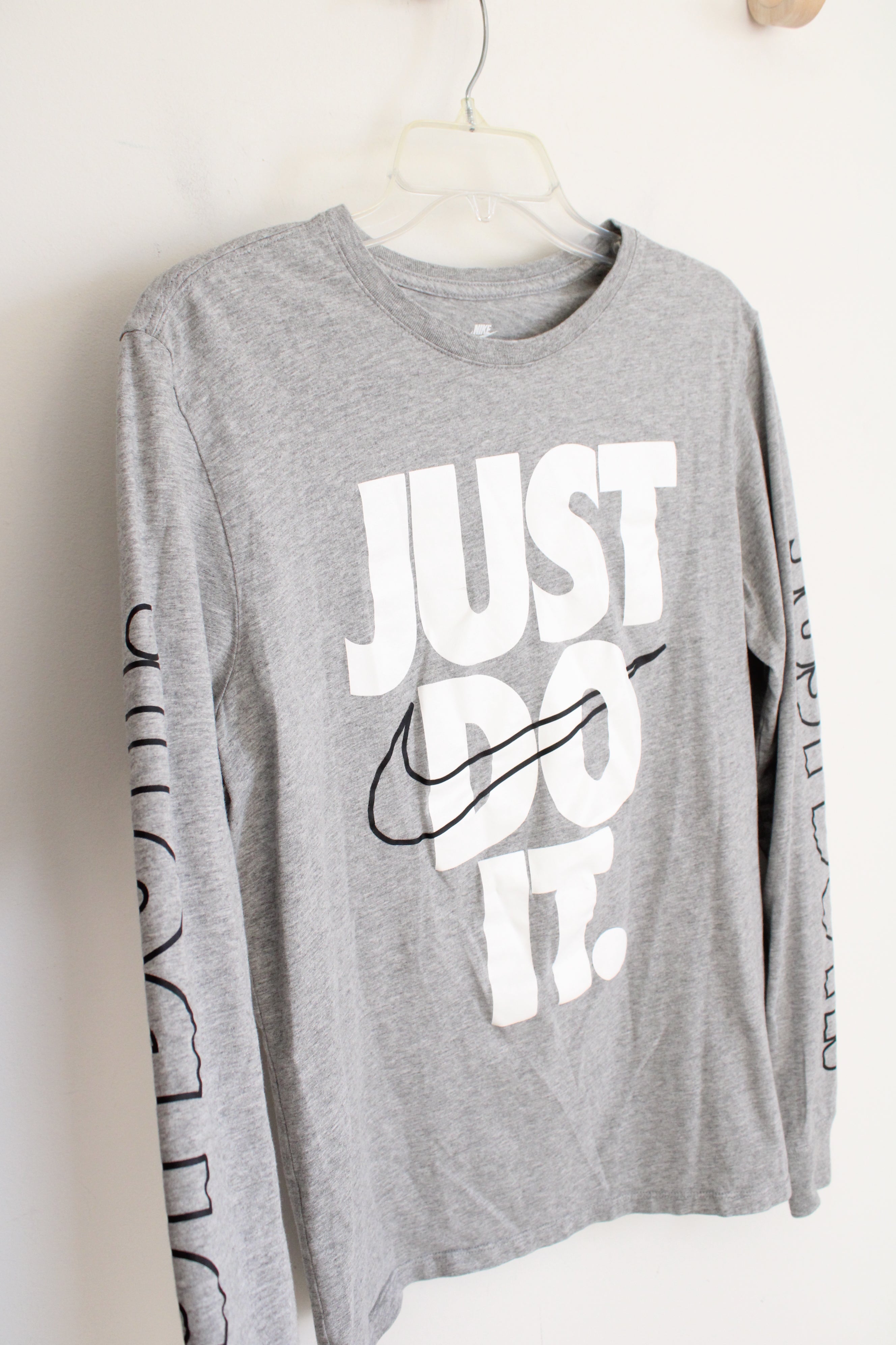 Nike Gray Long Sleeved Athletic Cut Shirt | M