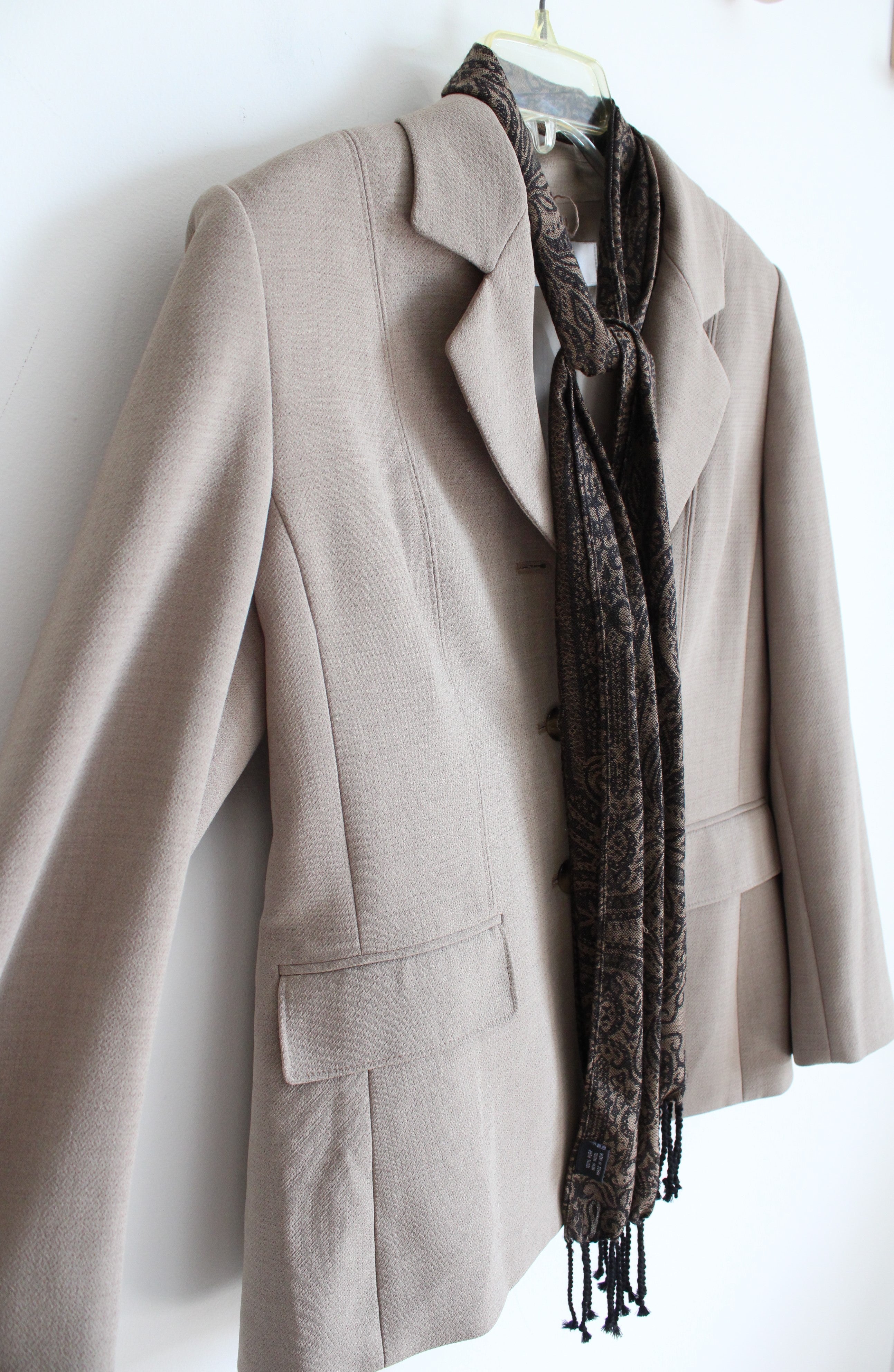 Le Suit Tan Blazer & Black & Tan Neck Scarf | 12 Petite