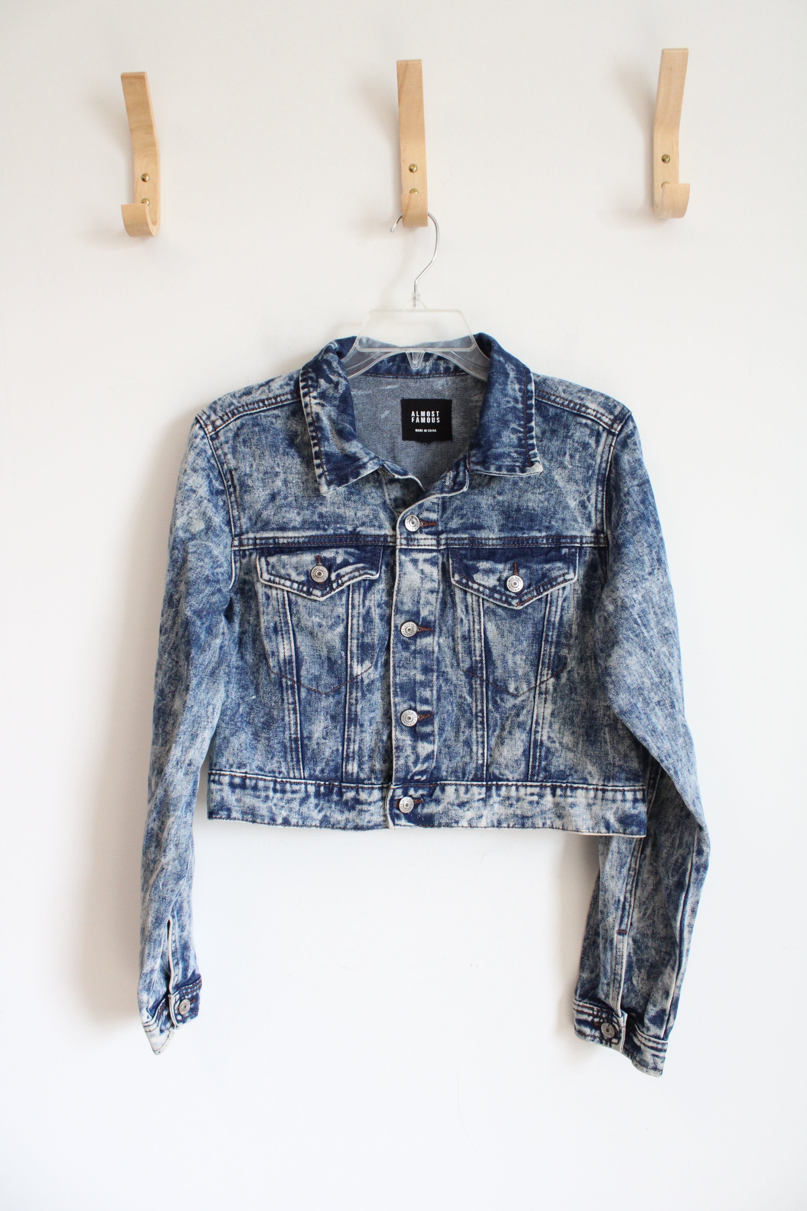 Almost Famous Stonewashed Cropped Denim Jacket | M