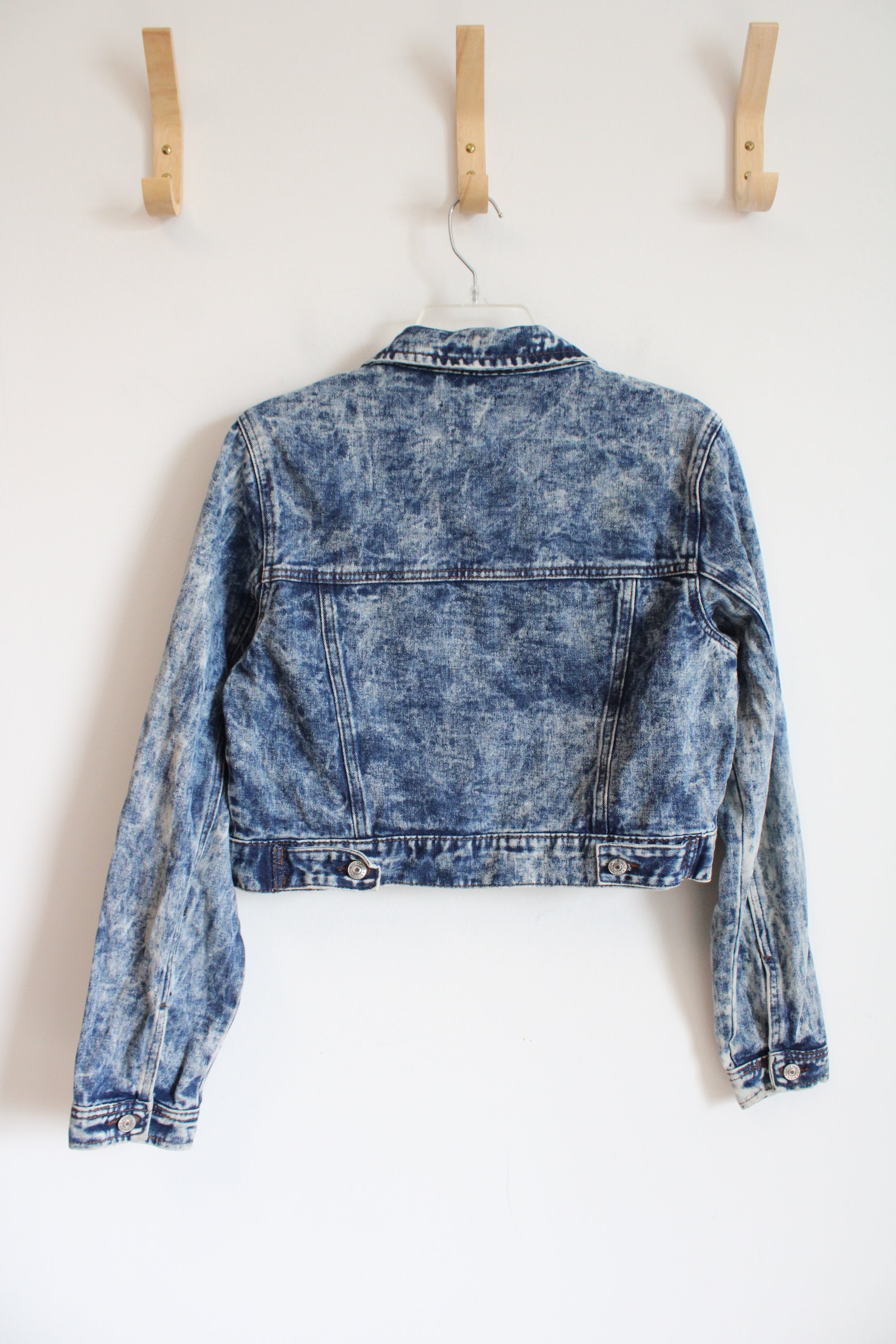 Almost Famous Stonewashed Cropped Denim Jacket | M