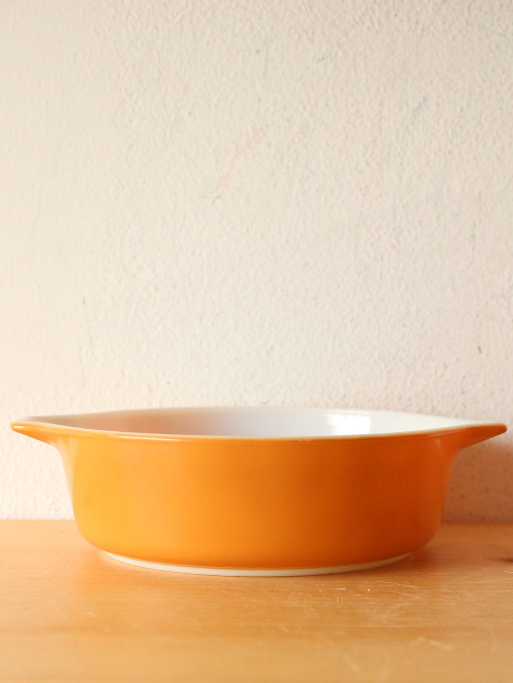 Pyrex Vintage Orange 472 2 1/2 Pt. Round Dish